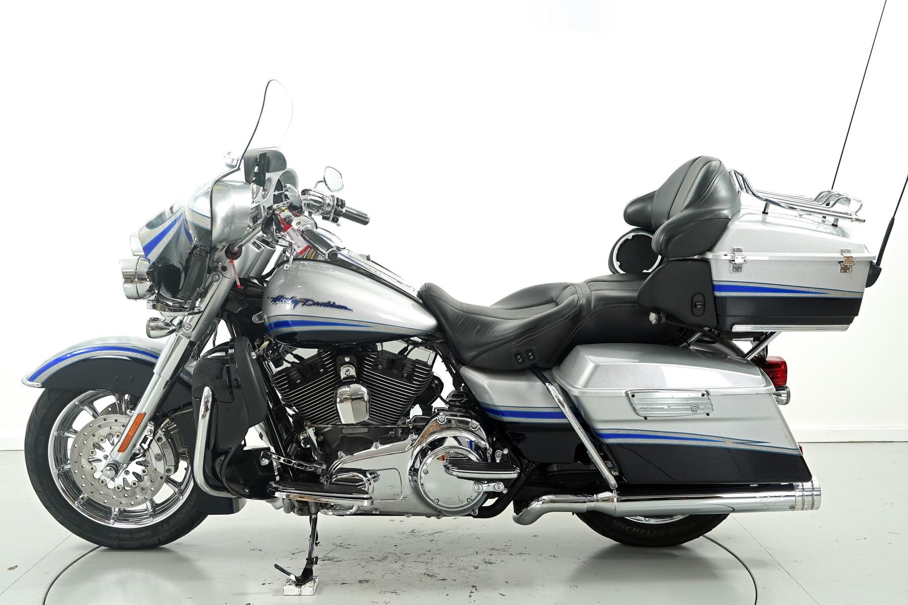 HARLEY-DAVIDSON FLHTCUSE 4-image-4