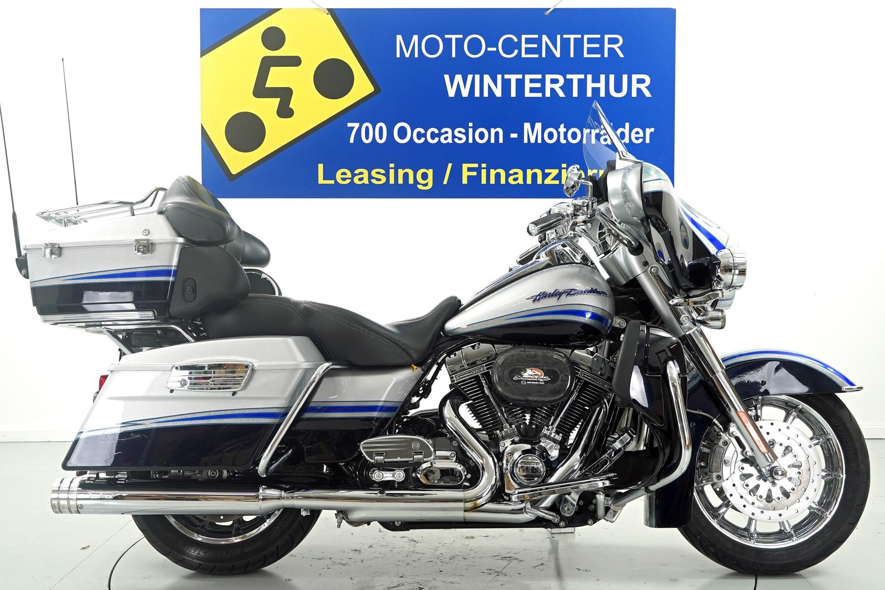 HARLEY-DAVIDSON FLHTCUSE 4