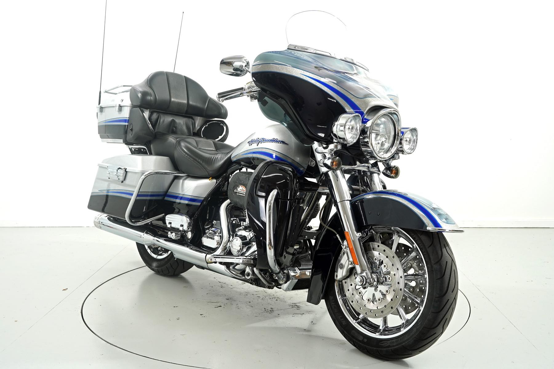 HARLEY-DAVIDSON FLHTCUSE 4-showroom-element-1
