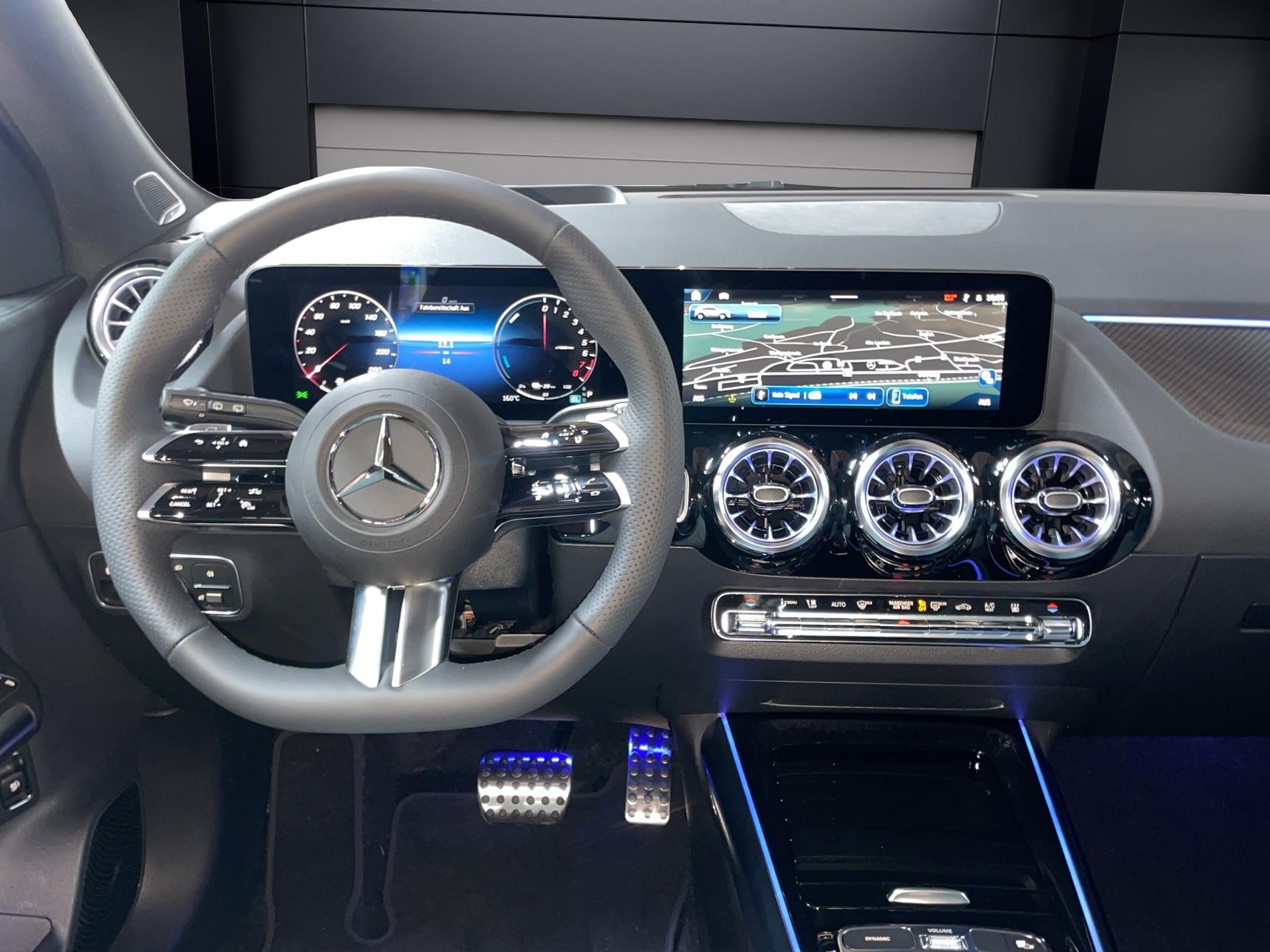 MERCEDES-BENZ GLA 250 e AMG Line-image-5