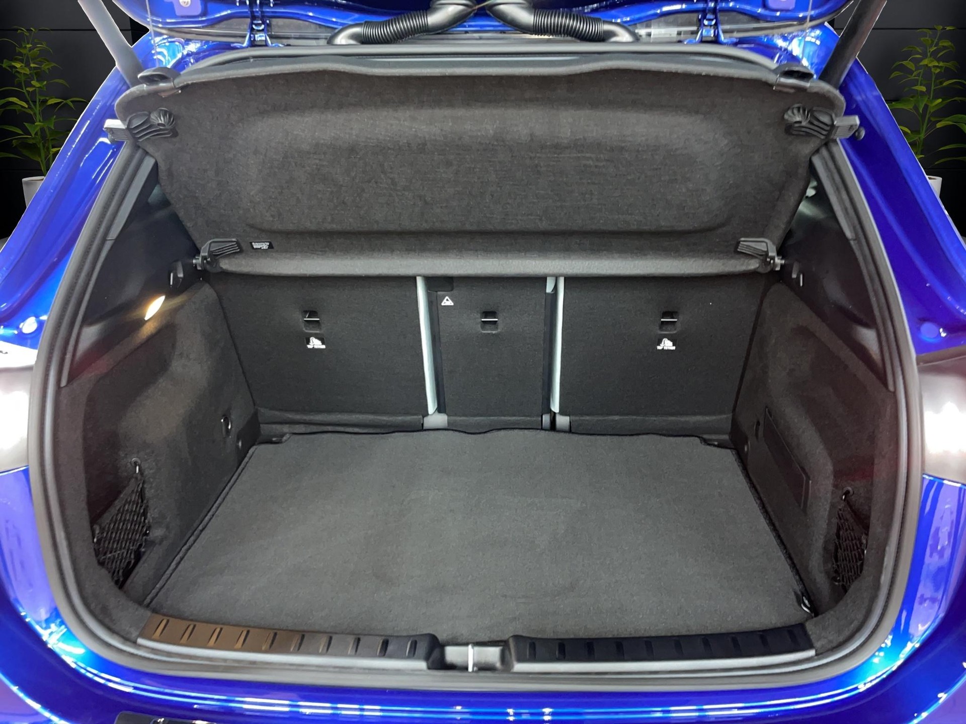 MERCEDES-BENZ GLA 250 e AMG Line-image-8