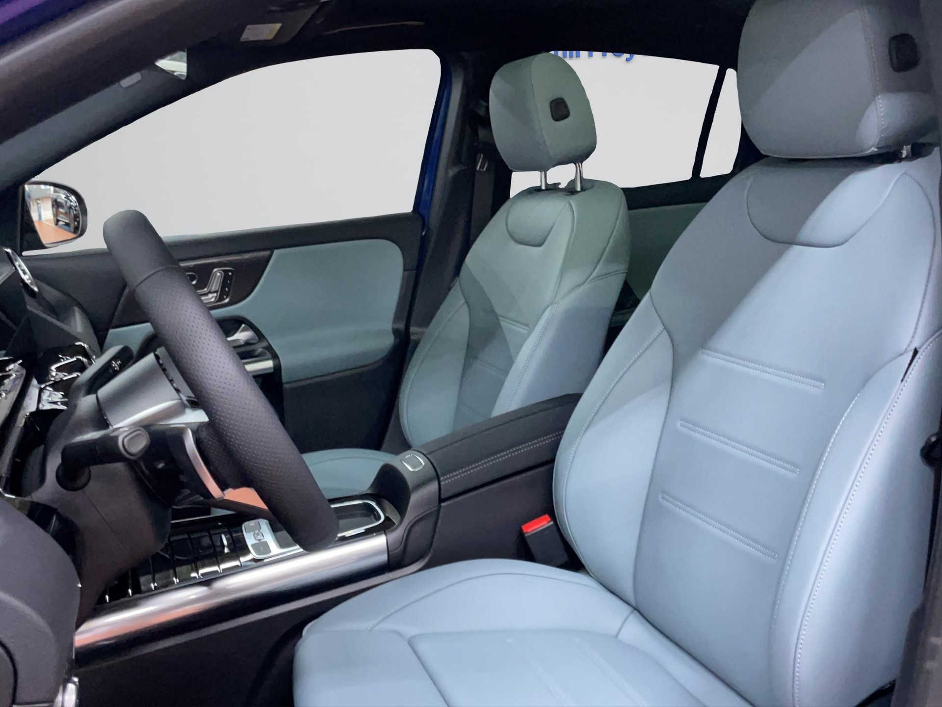 MERCEDES-BENZ GLA 250 e AMG Line-image-4