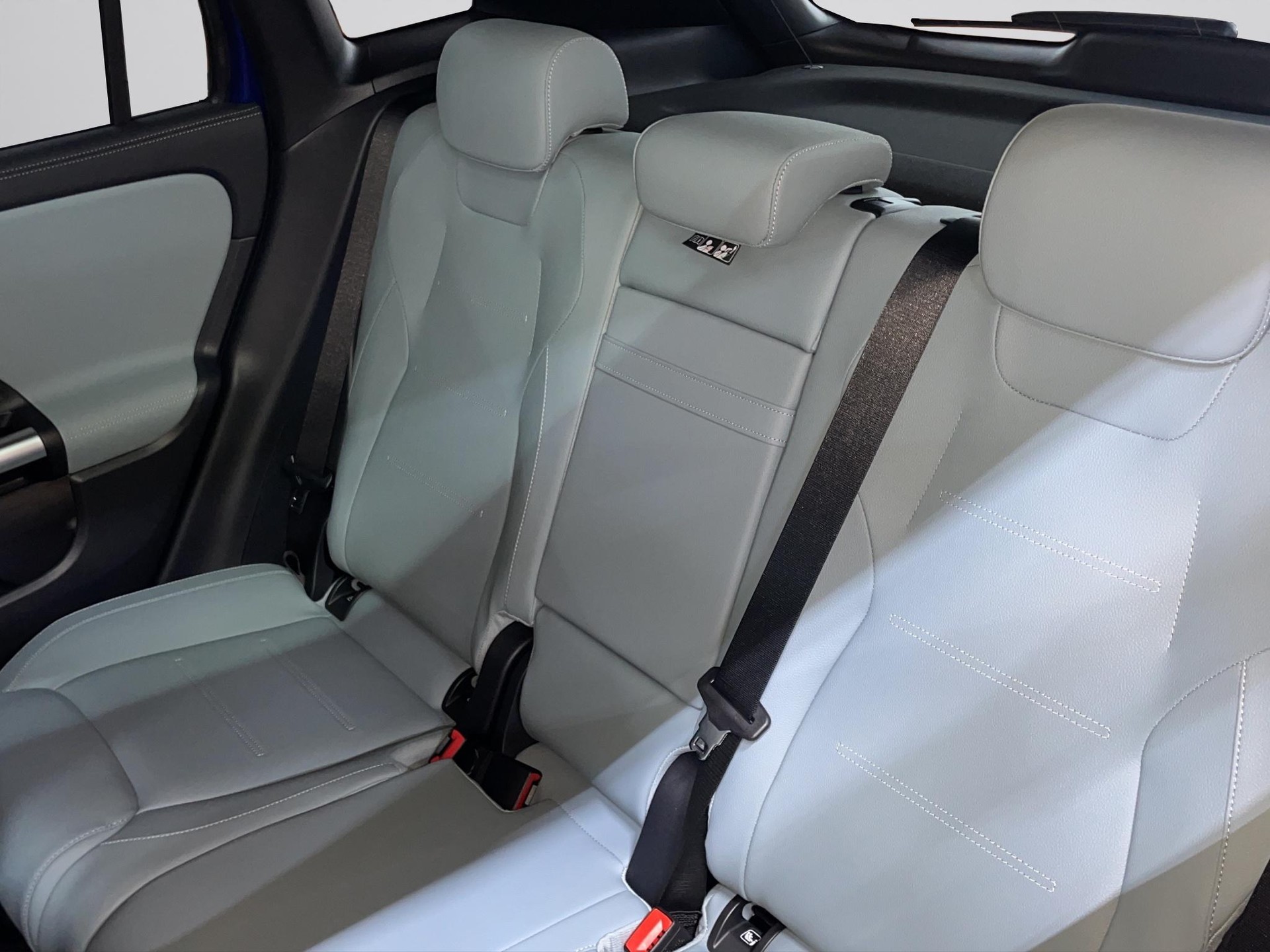 MERCEDES-BENZ GLA 250 e AMG Line-image-7