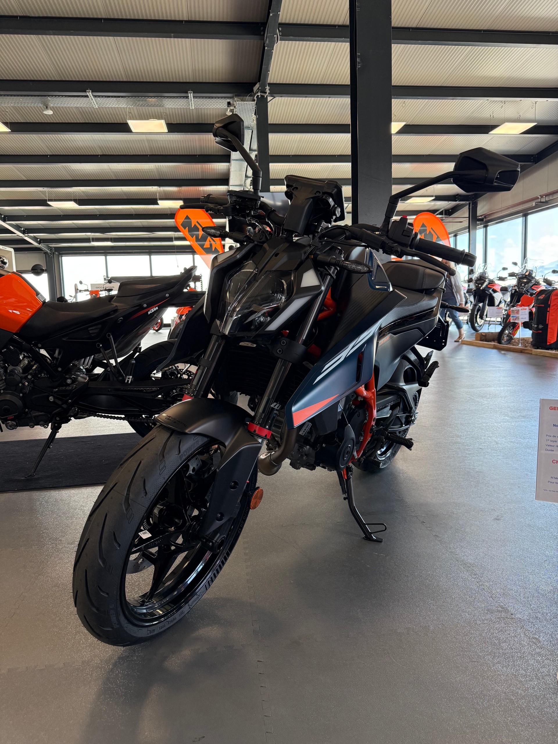 KTM 390 Duke-image-1