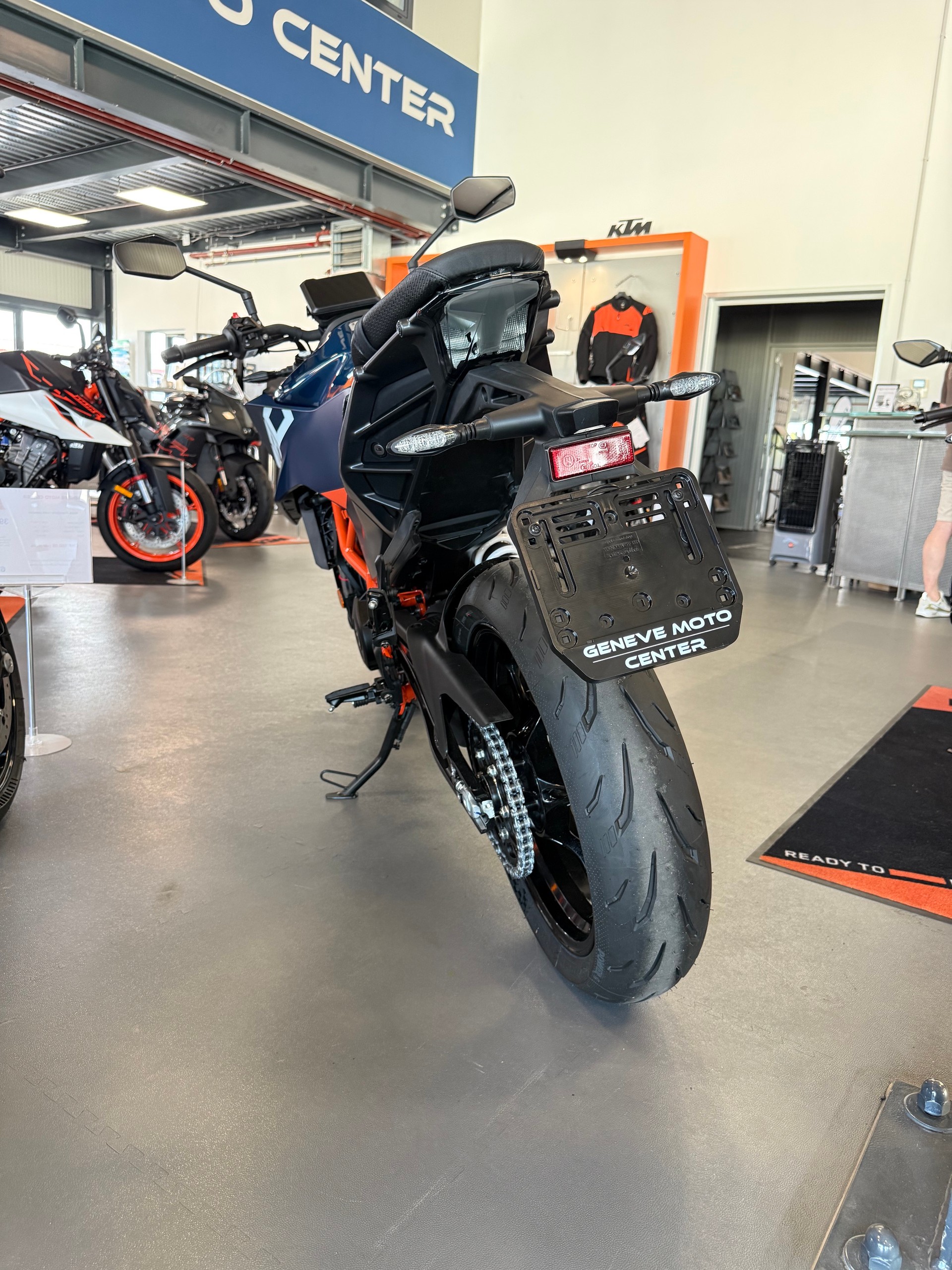 KTM 390 Duke-image-3