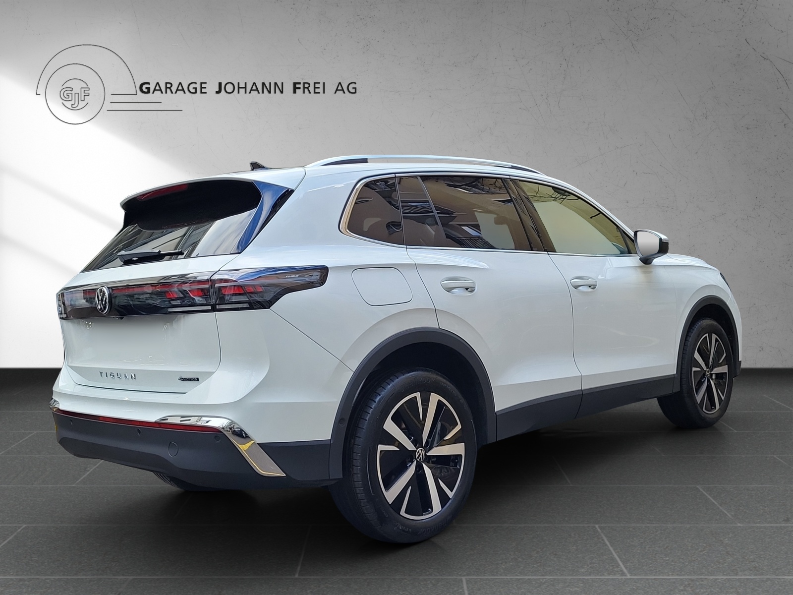 VW Tiguan Elegance 2.0TSI 204PS 4Motion DSG-image-4