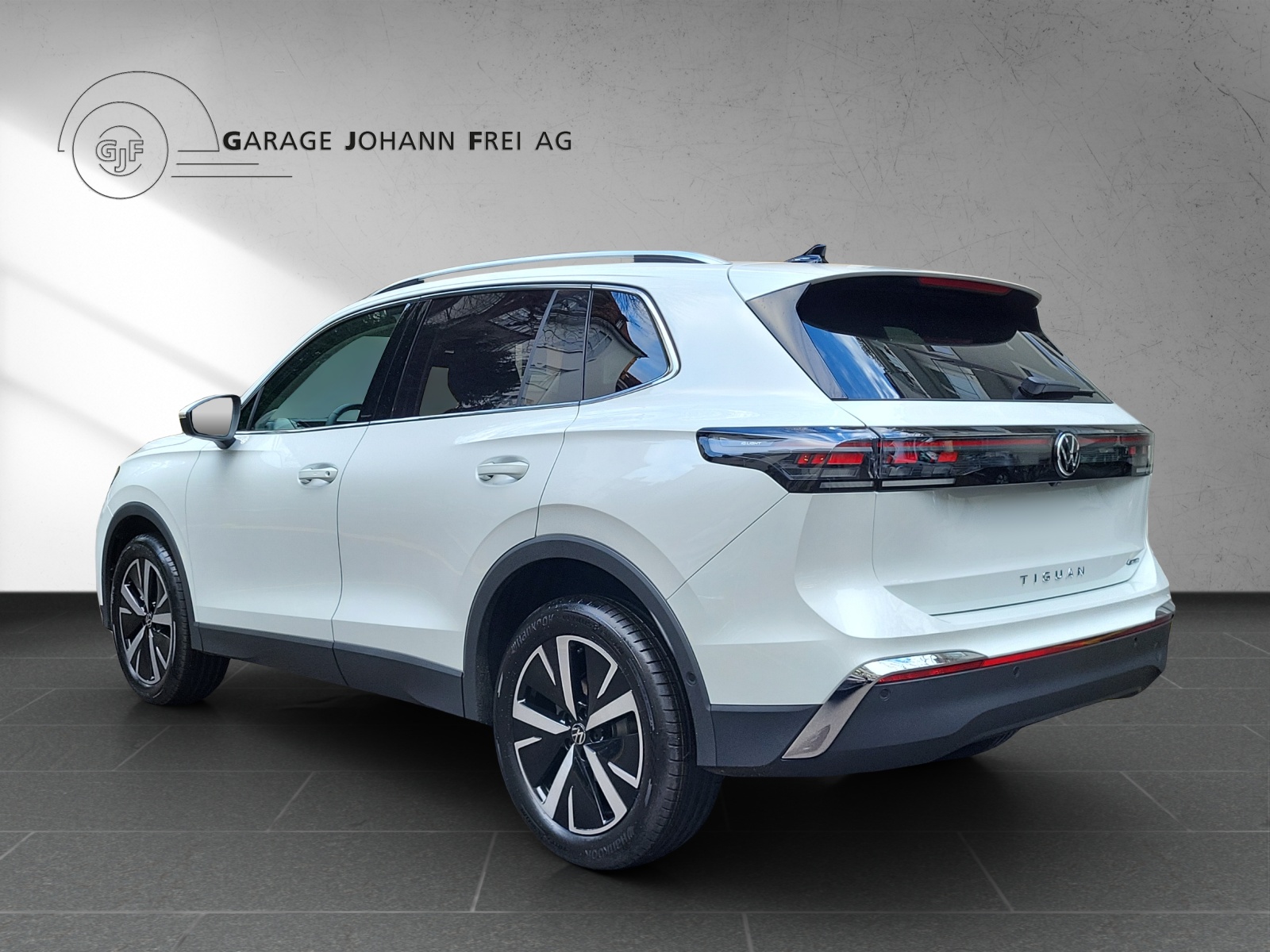 VW Tiguan Elegance 2.0TSI 204PS 4Motion DSG-showroom-element-2