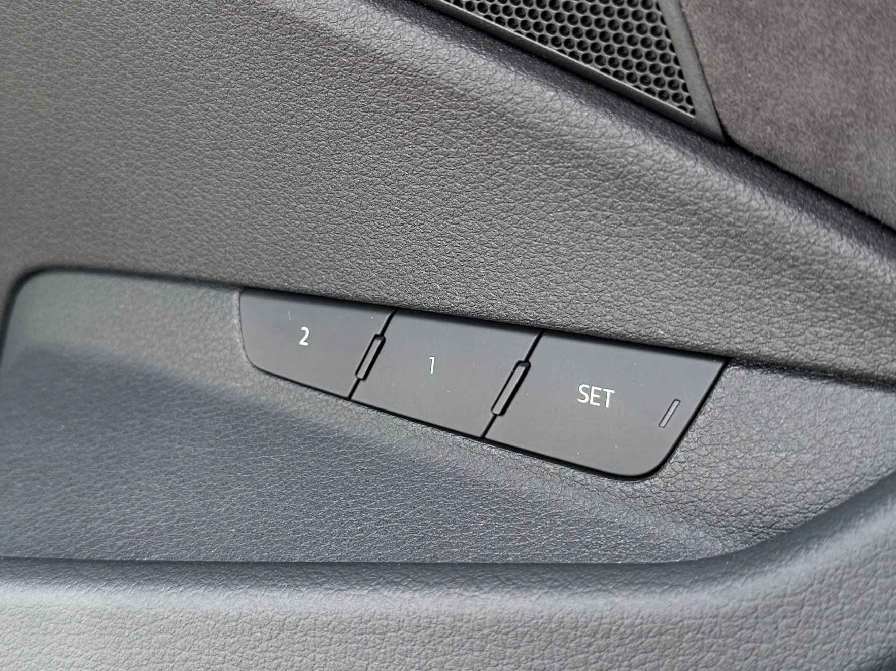 AUDI e-tron 55 Advanced quattro-image-11