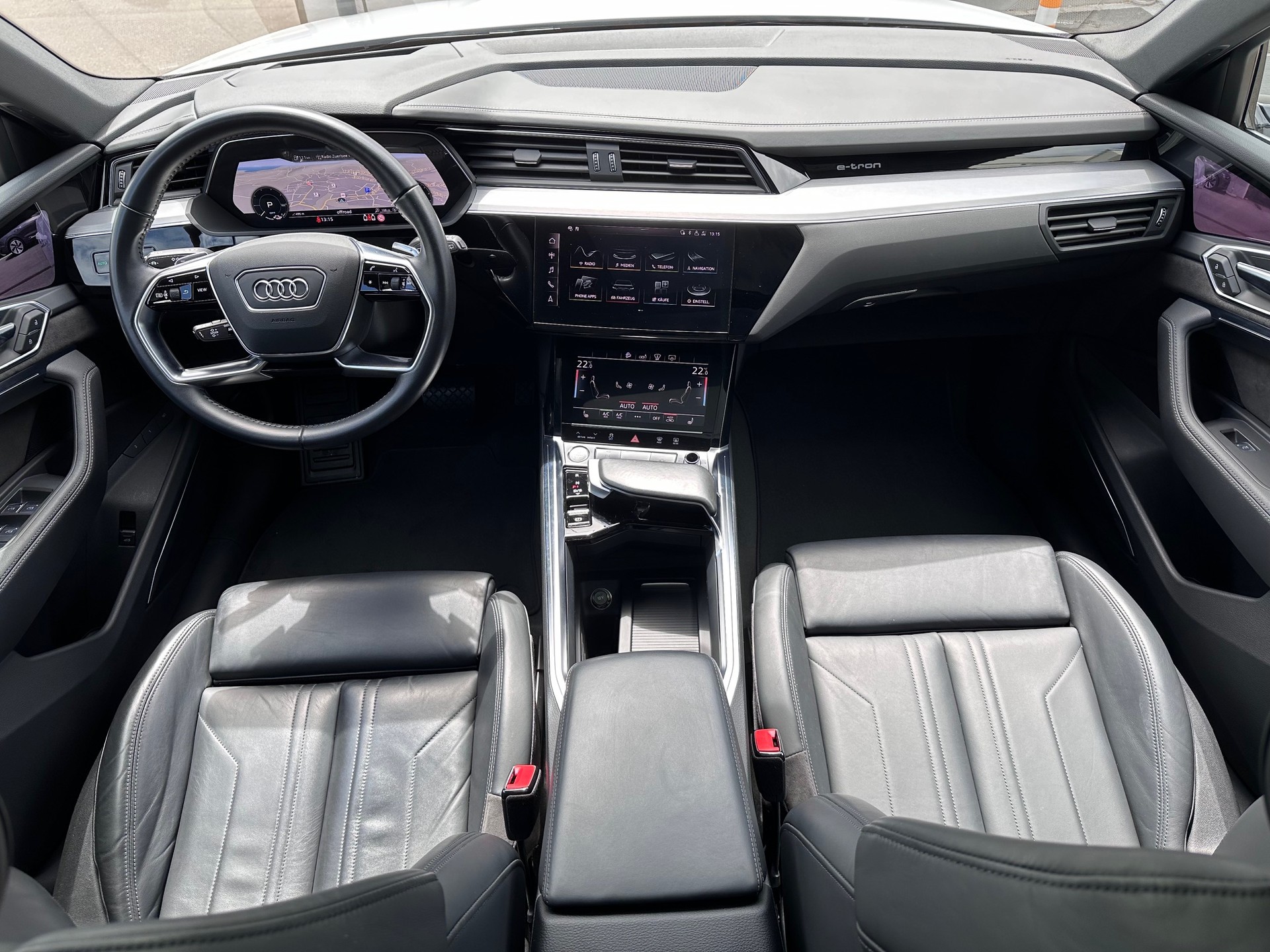 AUDI e-tron 55 Advanced quattro-image-8
