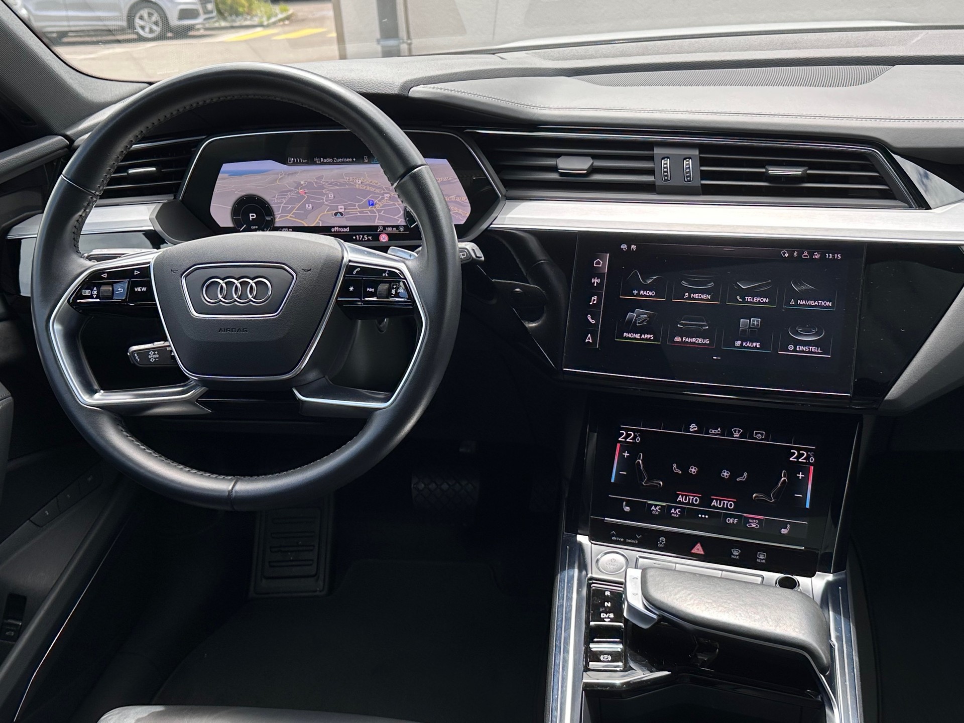 AUDI e-tron 55 Advanced quattro-image-4