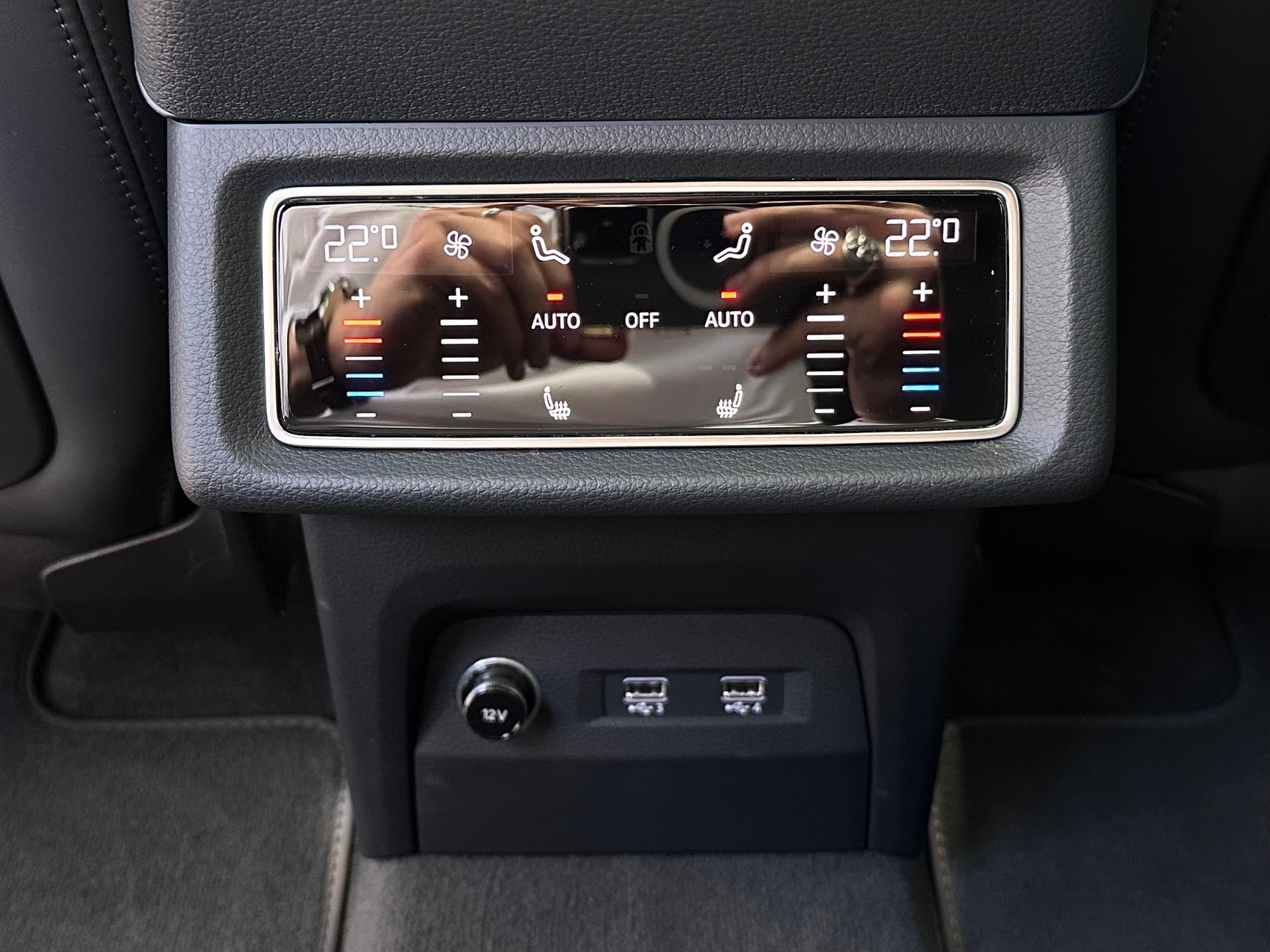 AUDI e-tron 55 Advanced quattro-image-13