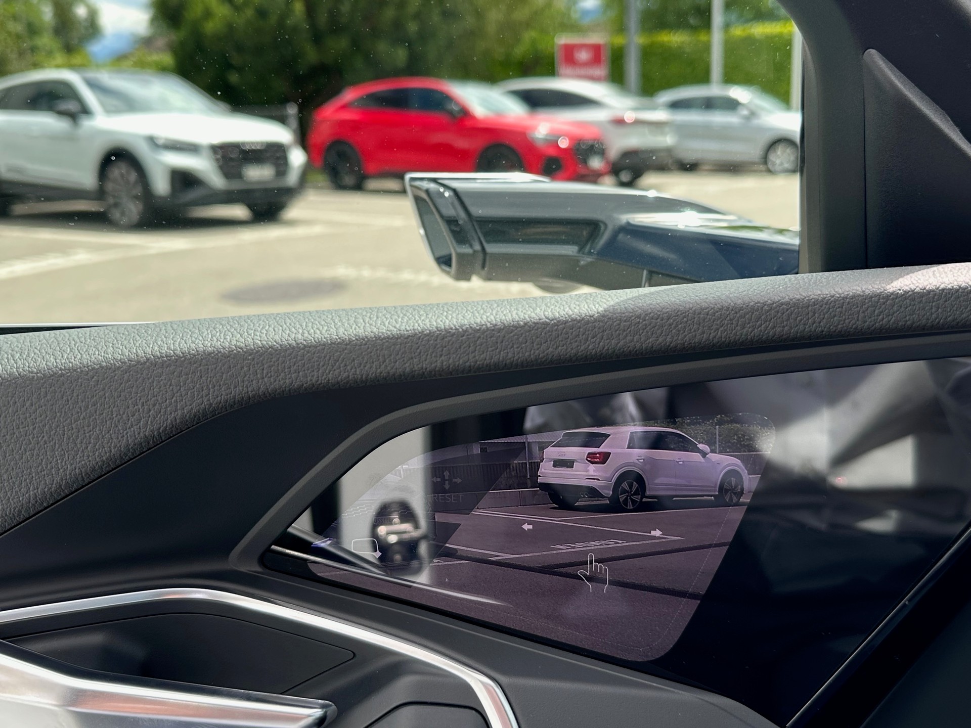 AUDI e-tron 55 Advanced quattro-image-10