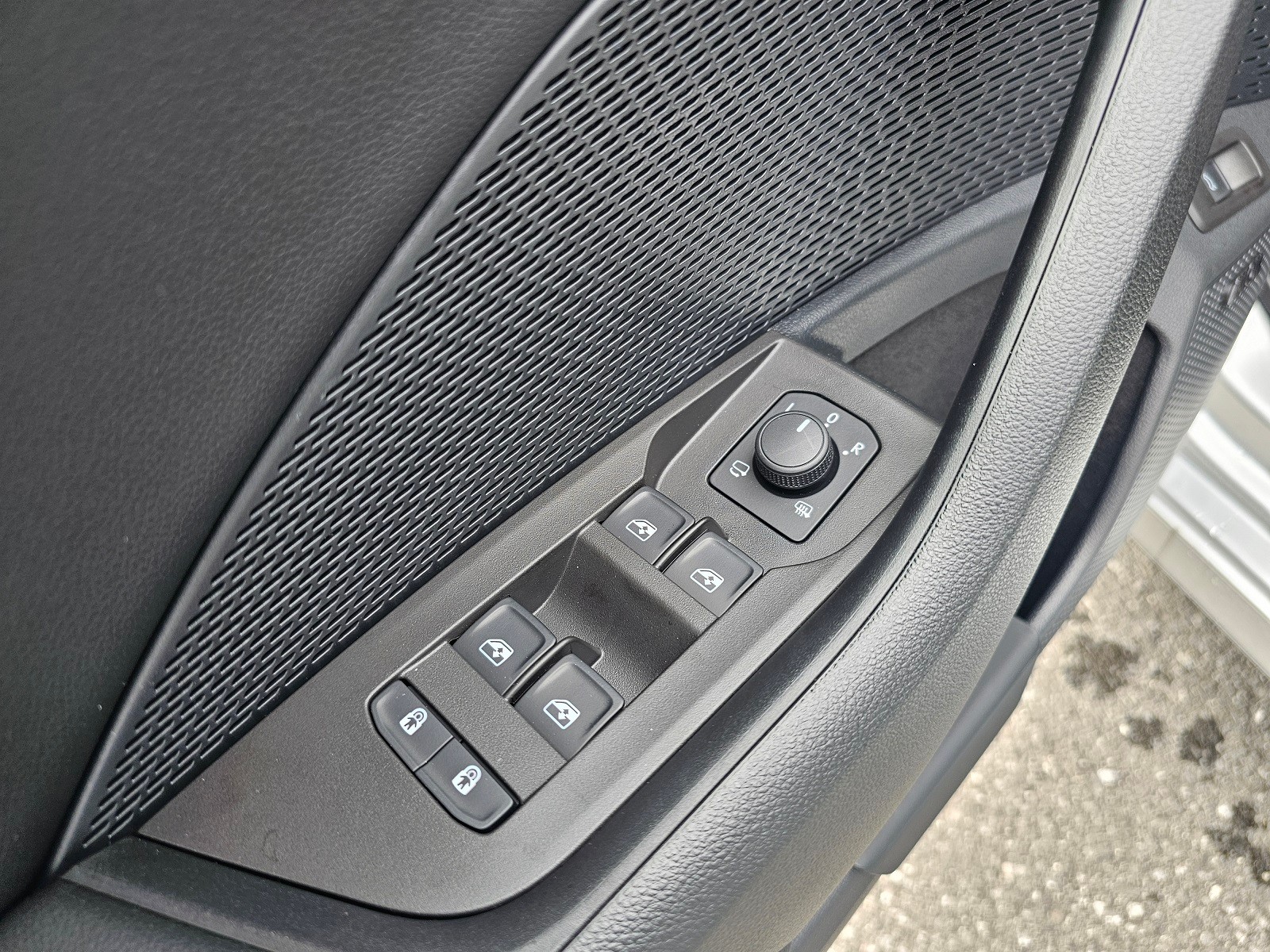 SKODA Octavia Combi 2.0 TDI DSG Selection-image-17