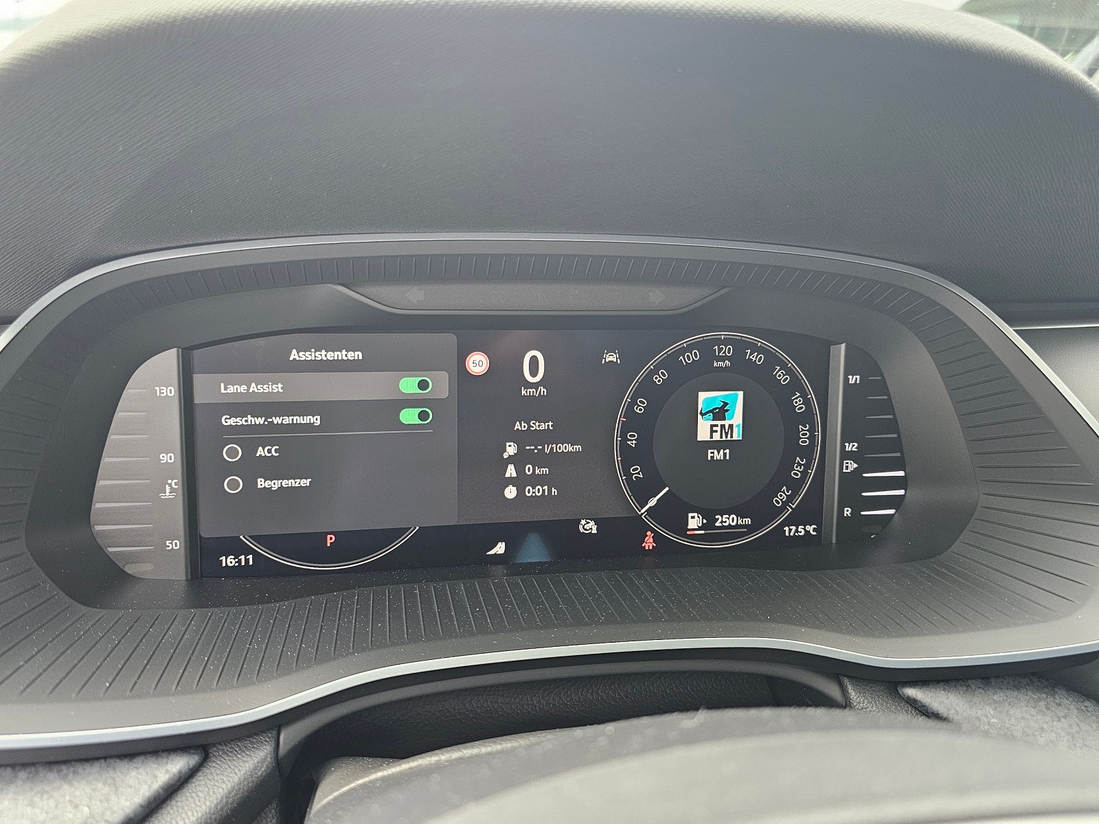 SKODA Octavia Combi 2.0 TDI DSG Selection-image-15
