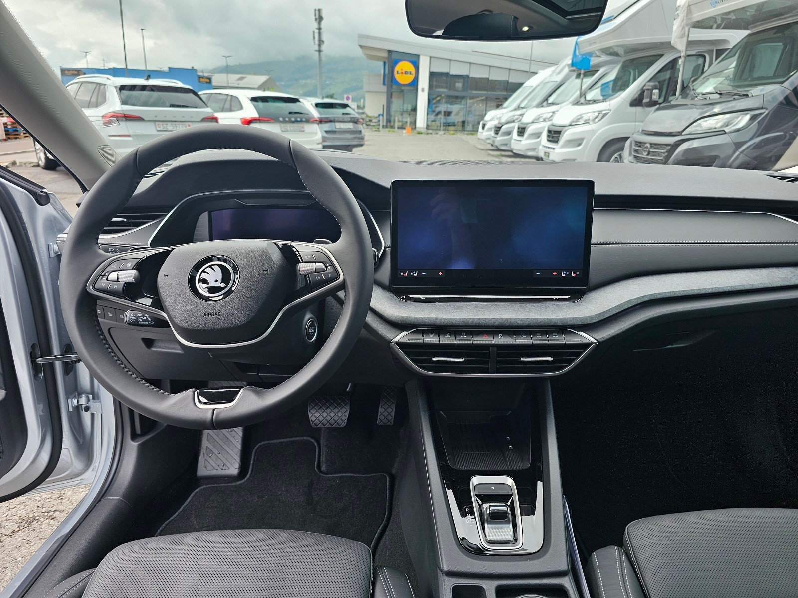 SKODA Octavia Combi 2.0 TDI DSG Selection-image-9