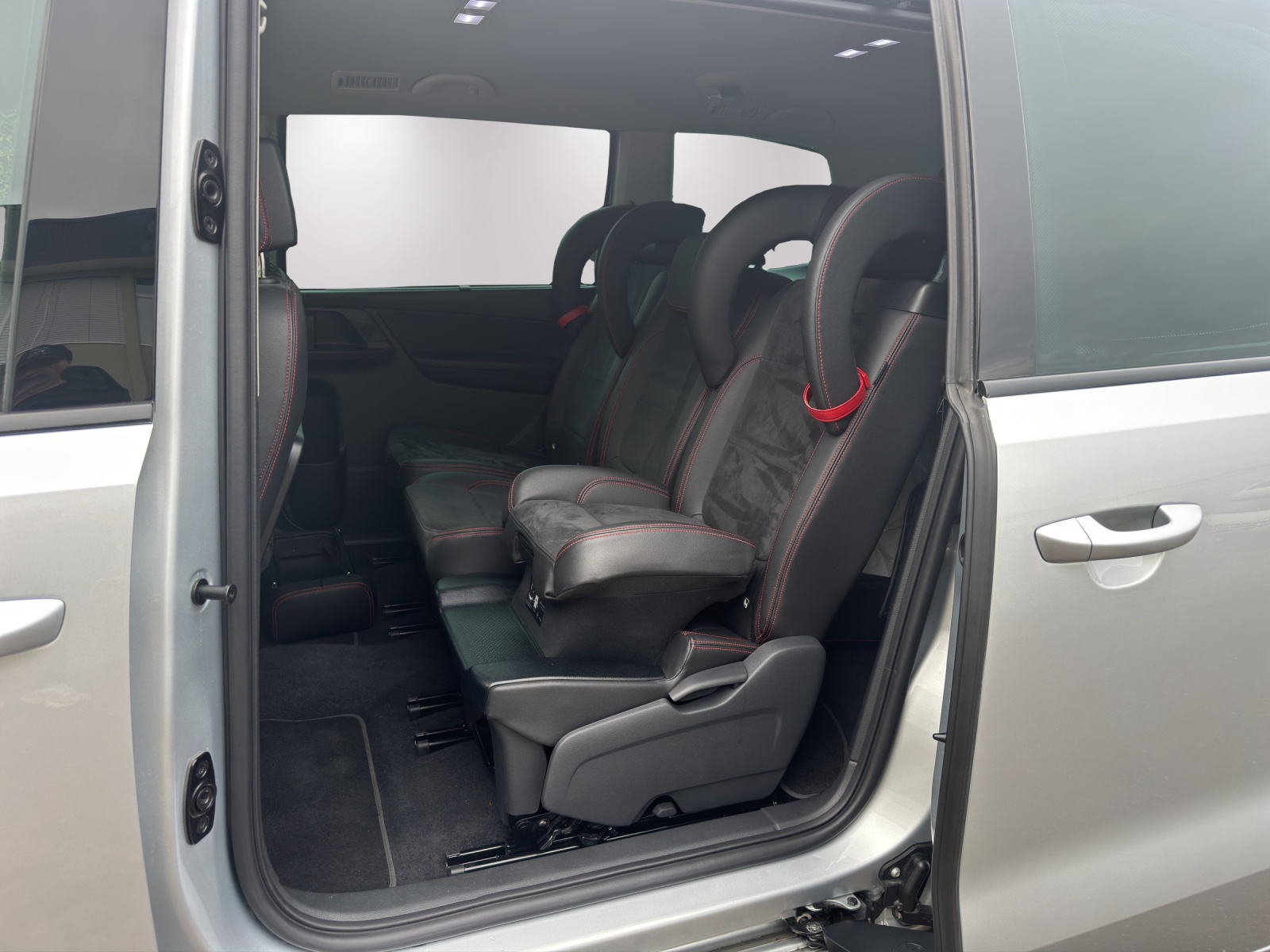 SEAT Alhambra 2.0 TDI 4Drive SWISS FR 7 PLÄTZER-image-13