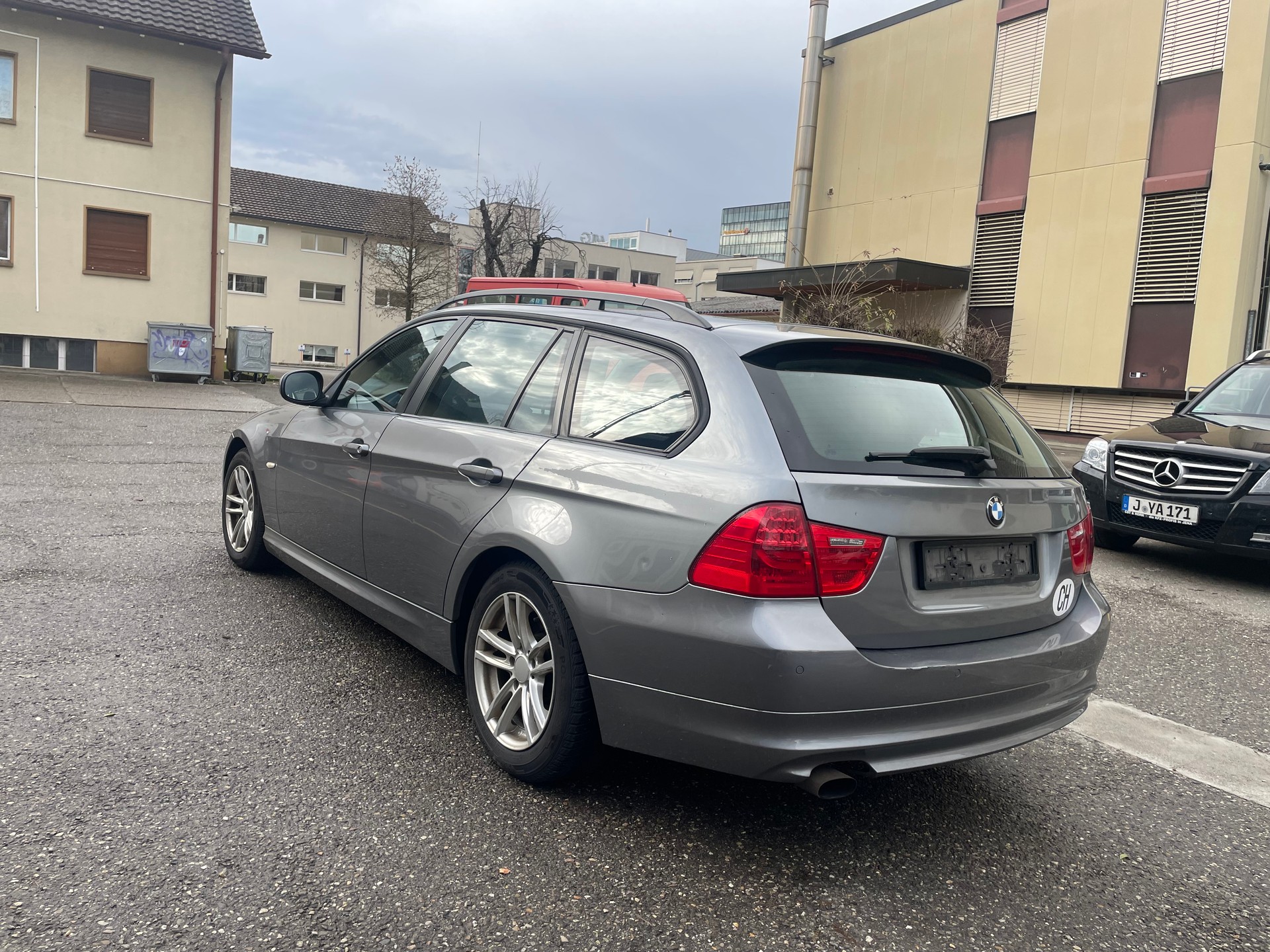 BMW 318i Touring-image-5