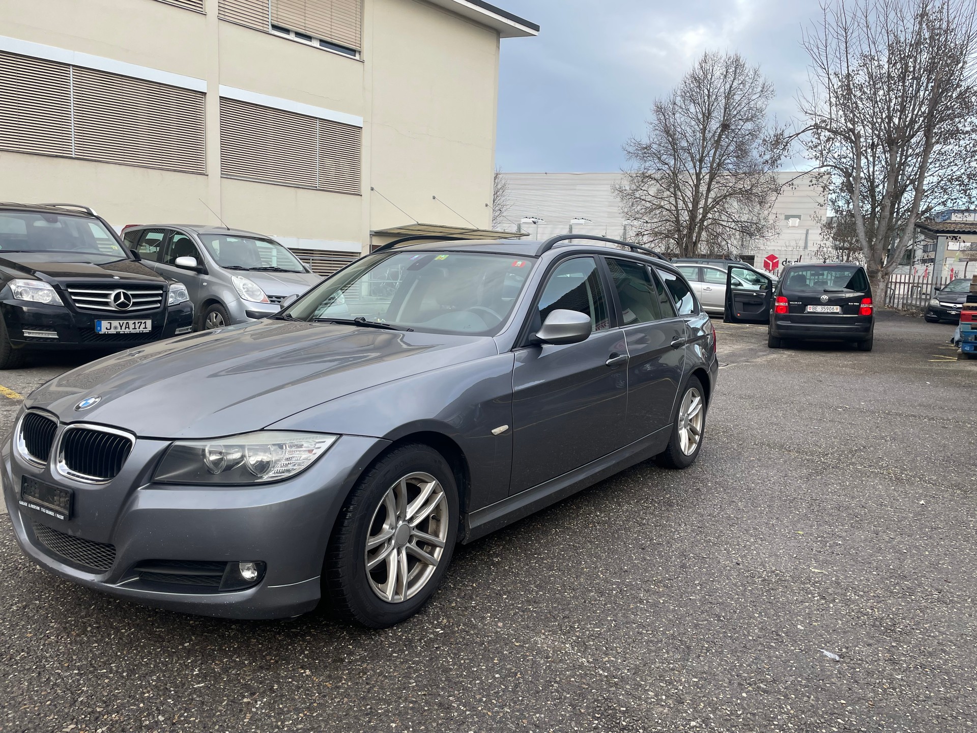 BMW 318i Touring-image-1