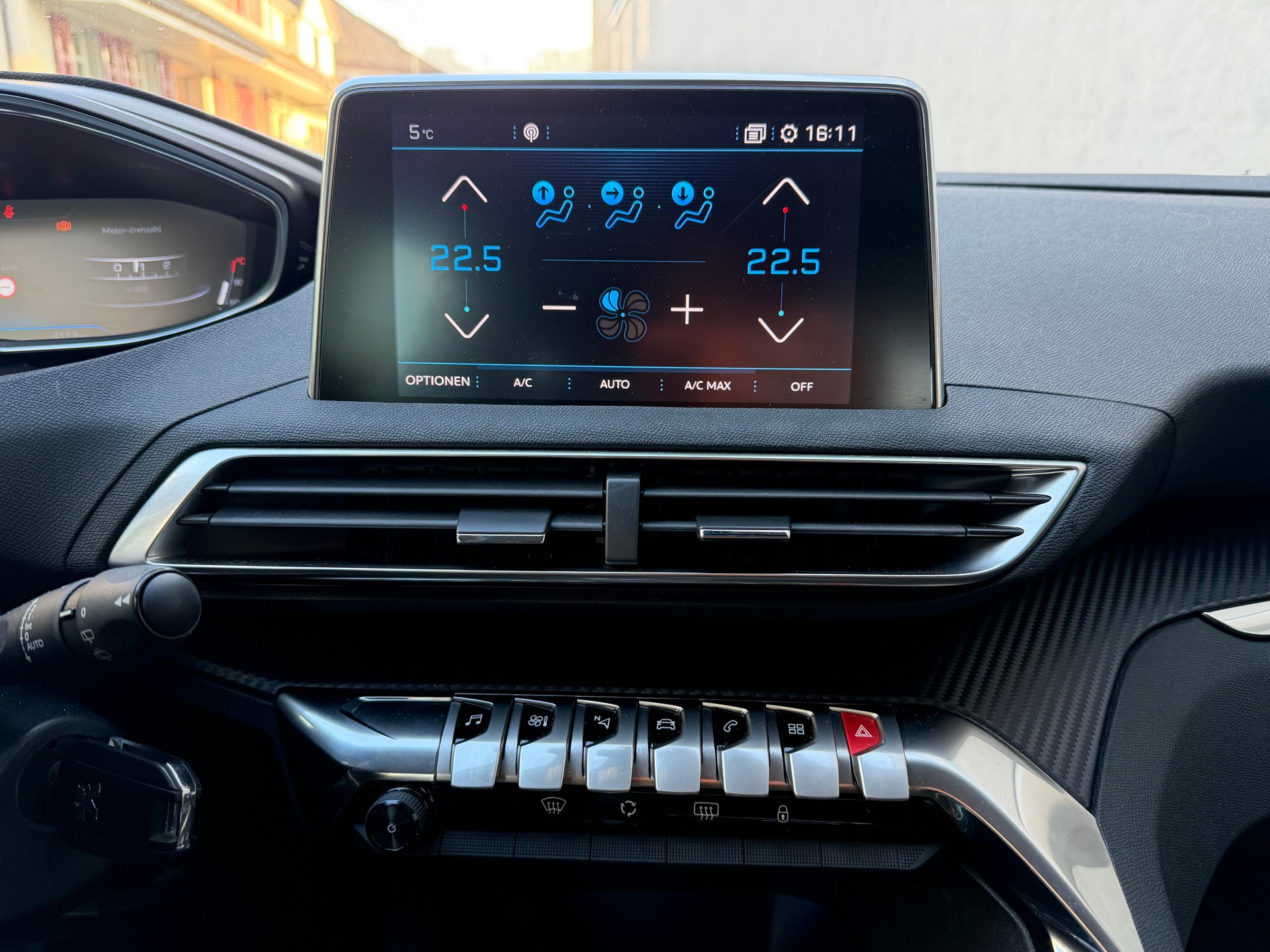 PEUGEOT 3008 1.2 PureTech Allure EAT-image-13