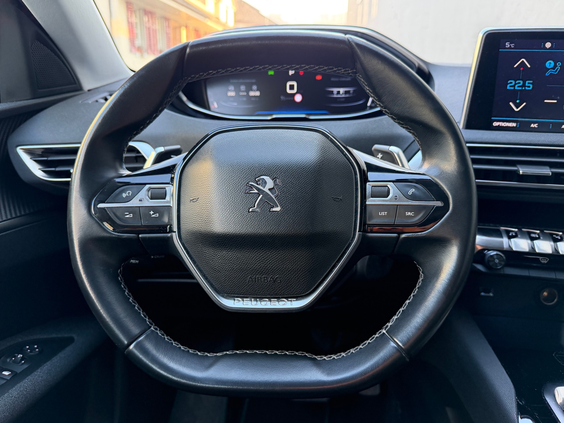 PEUGEOT 3008 1.2 PureTech Allure EAT-image-12
