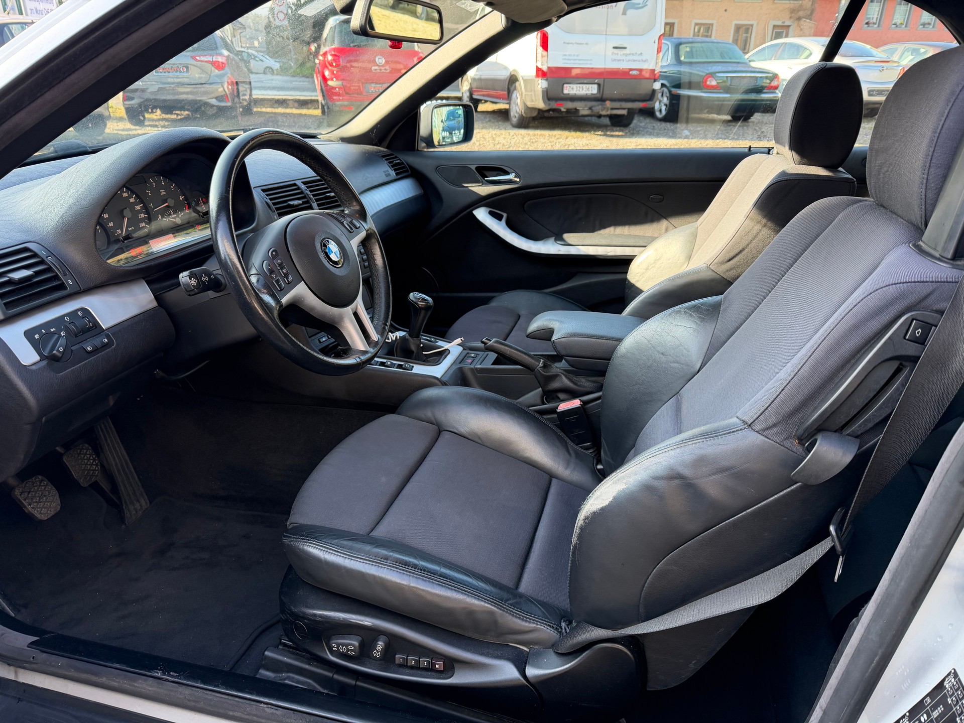 BMW 320Ci Cabriolet-image-15