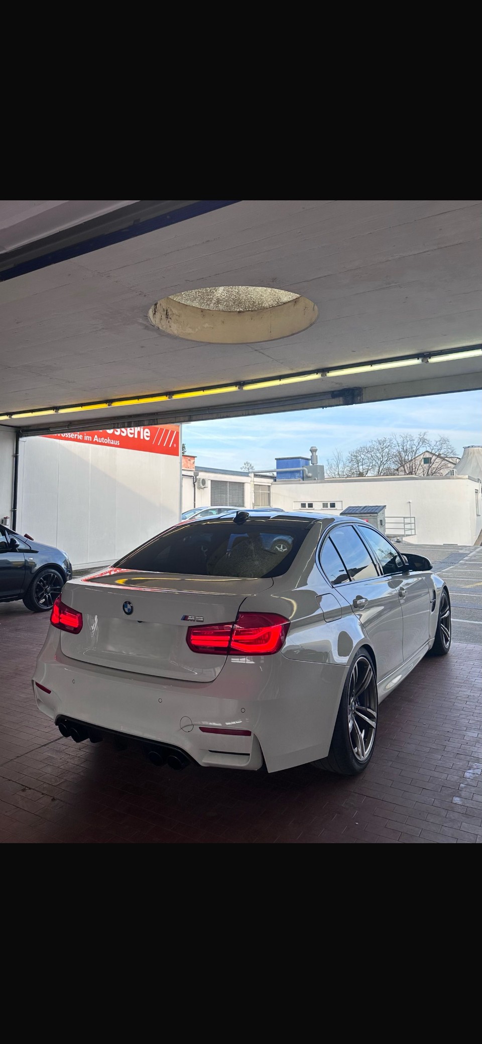 BMW M3-showroom-element-3