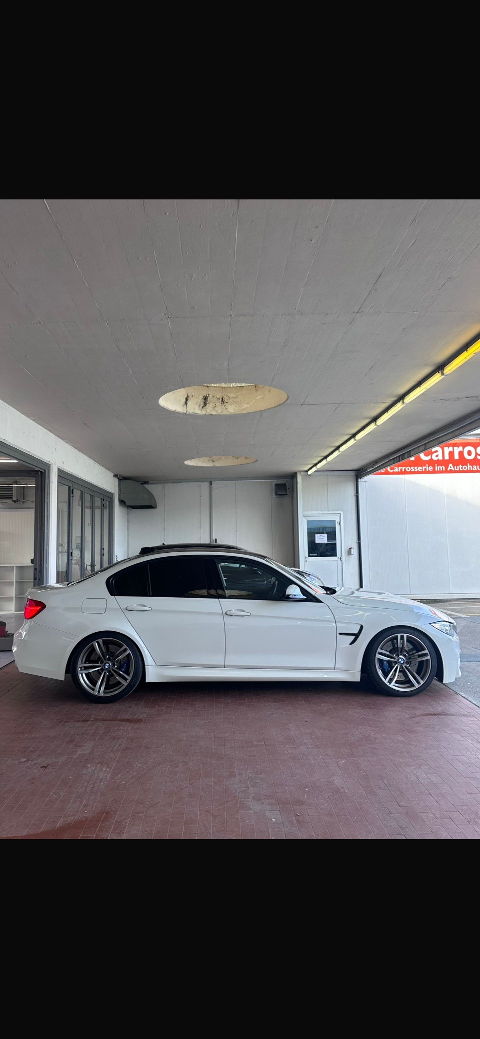 BMW M3-showroom-element-2