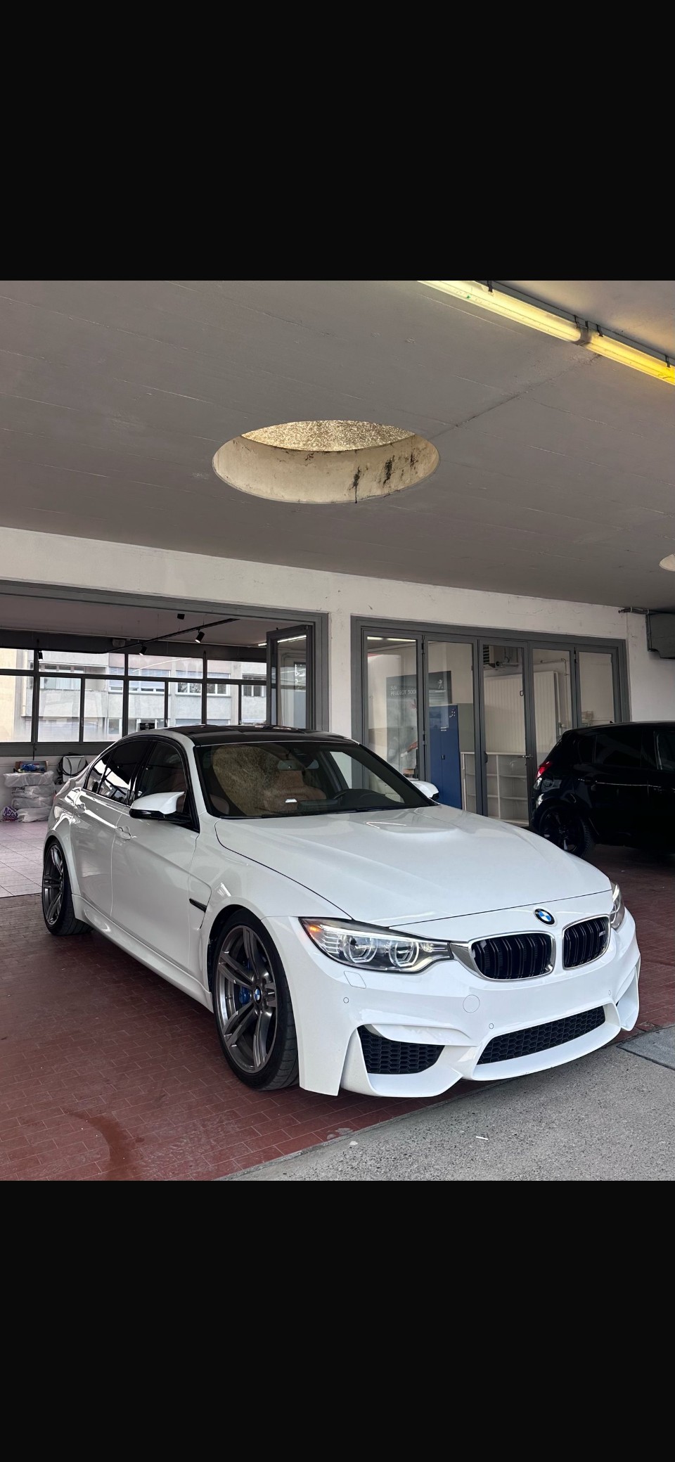 BMW M3-showroom-element-1