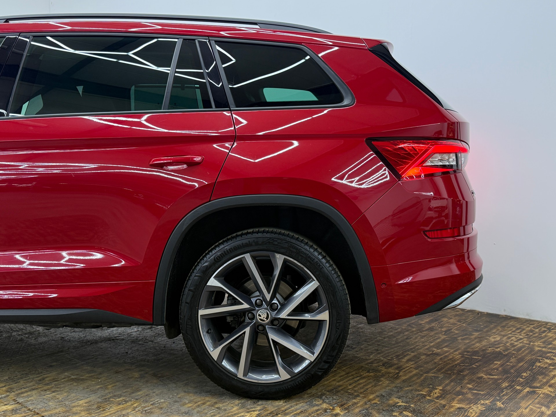 SKODA Kodiaq 2.0 TDI CR Sport Line 4x4 DSG ~AHK~7-PLÄTZER~-image-7