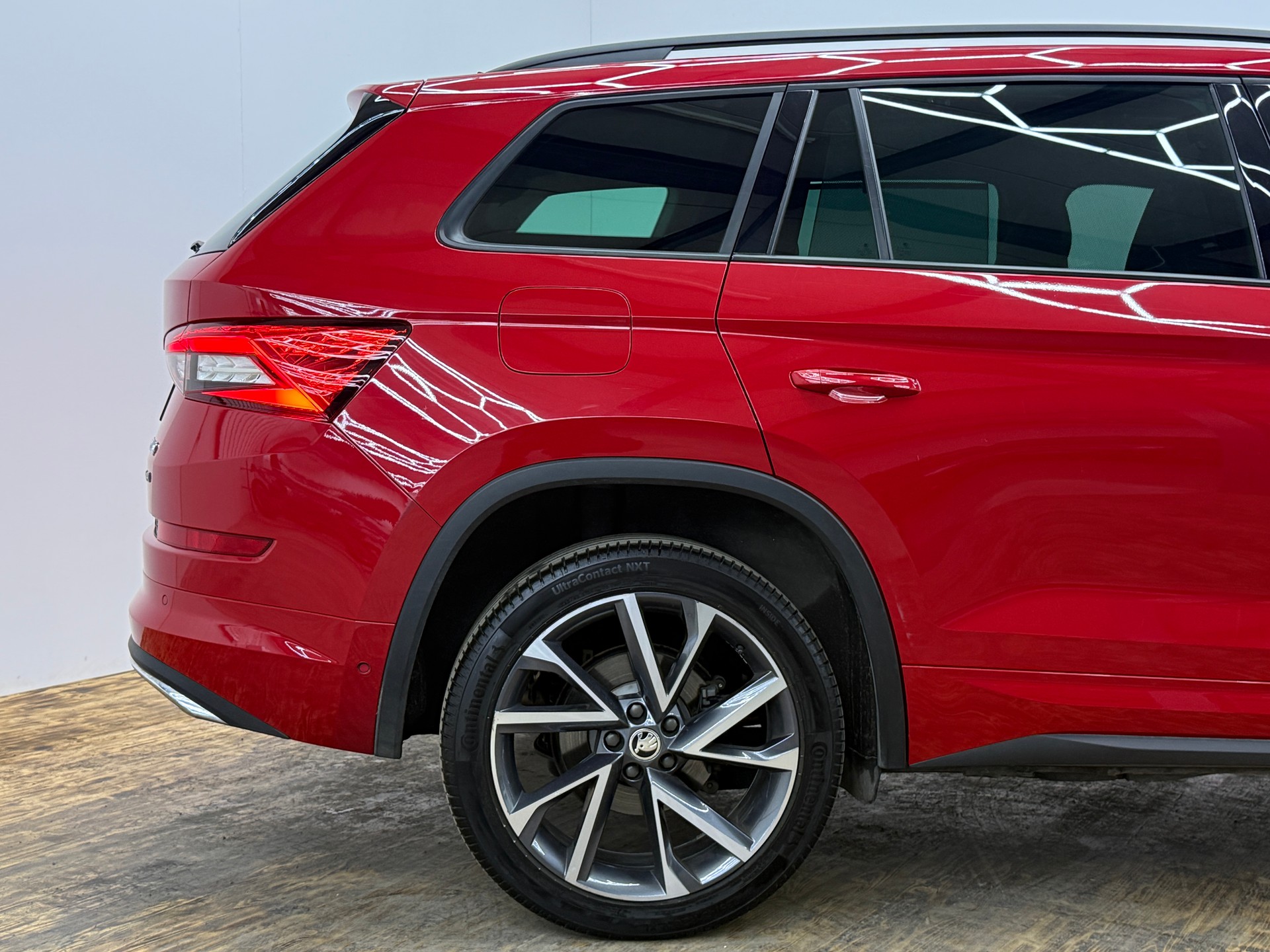 SKODA Kodiaq 2.0 TDI CR Sport Line 4x4 DSG ~AHK~7-PLÄTZER~-image-15