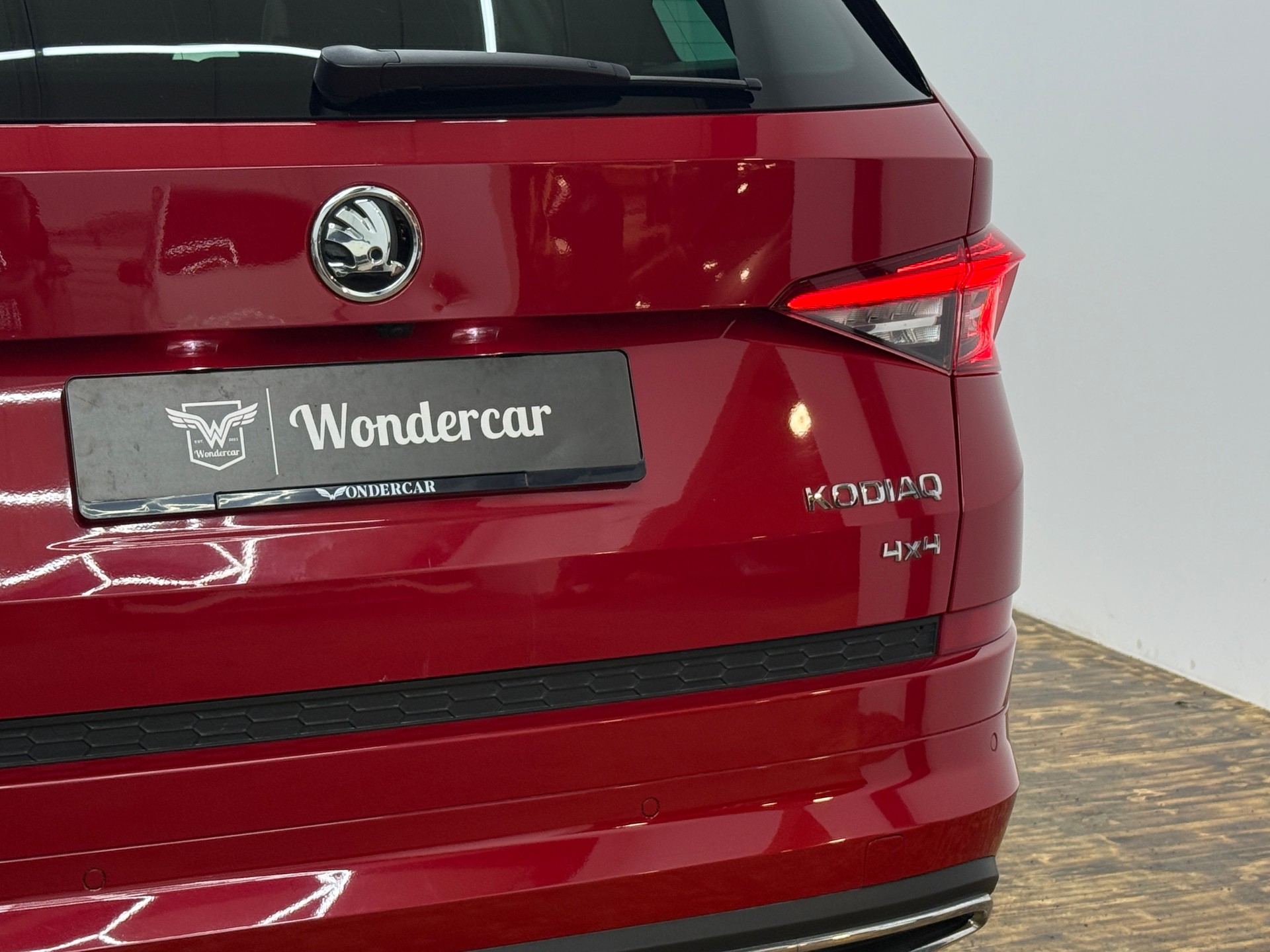 SKODA Kodiaq 2.0 TDI CR Sport Line 4x4 DSG ~AHK~7-PLÄTZER~-image-12