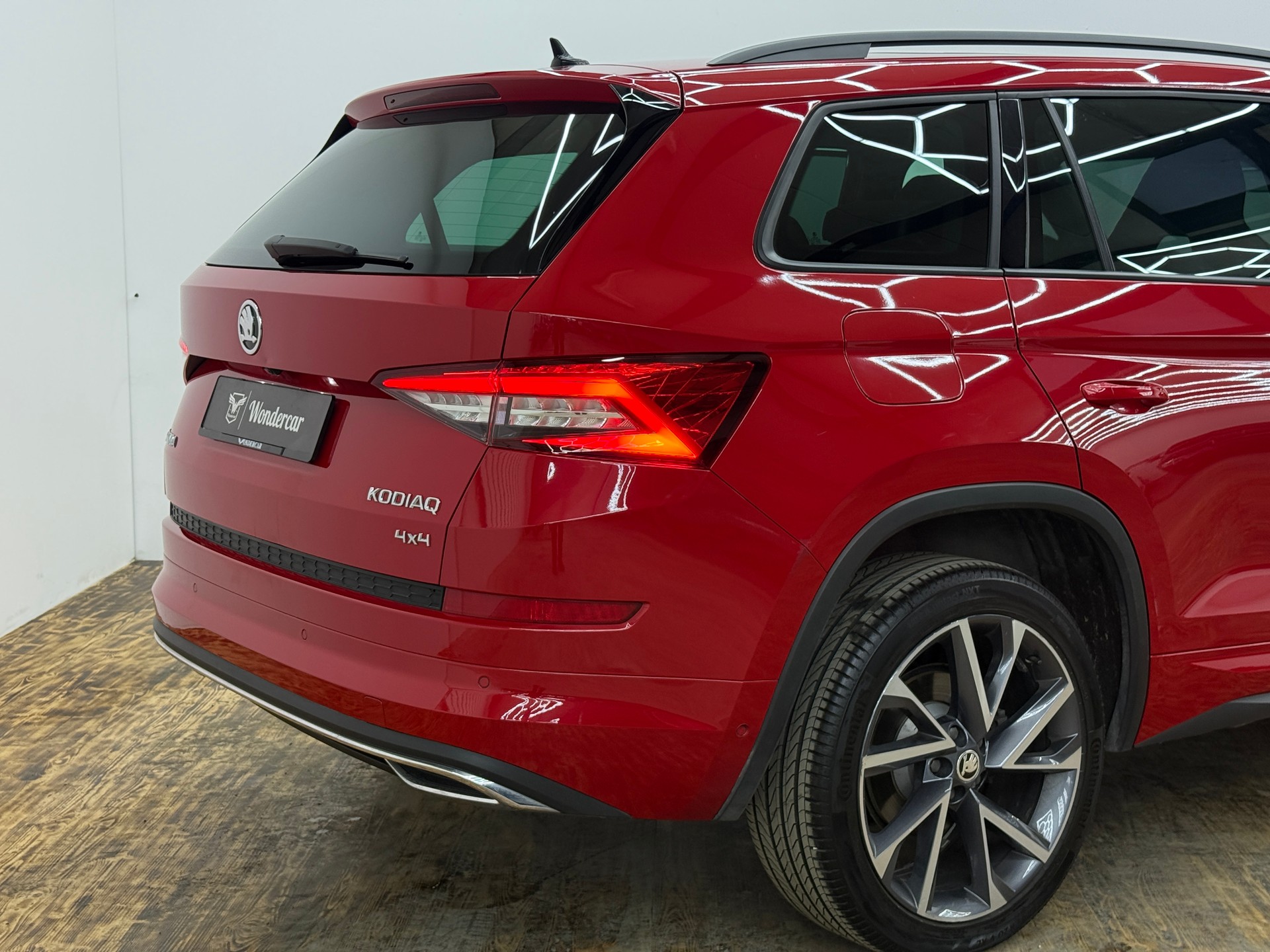 SKODA Kodiaq 2.0 TDI CR Sport Line 4x4 DSG ~AHK~7-PLÄTZER~-image-13