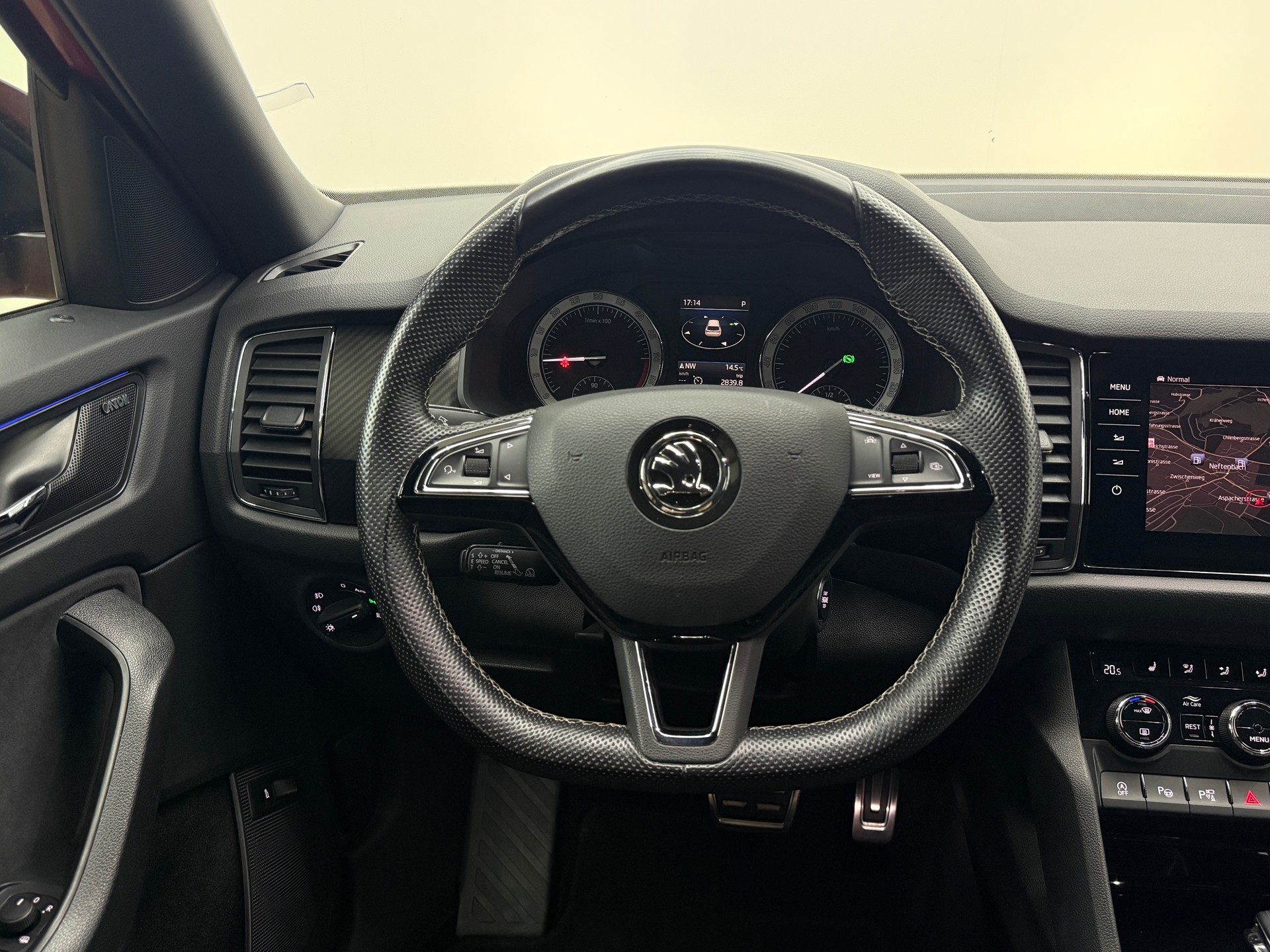 SKODA Kodiaq 2.0 TDI CR Sport Line 4x4 DSG ~AHK~7-PLÄTZER~-image-27