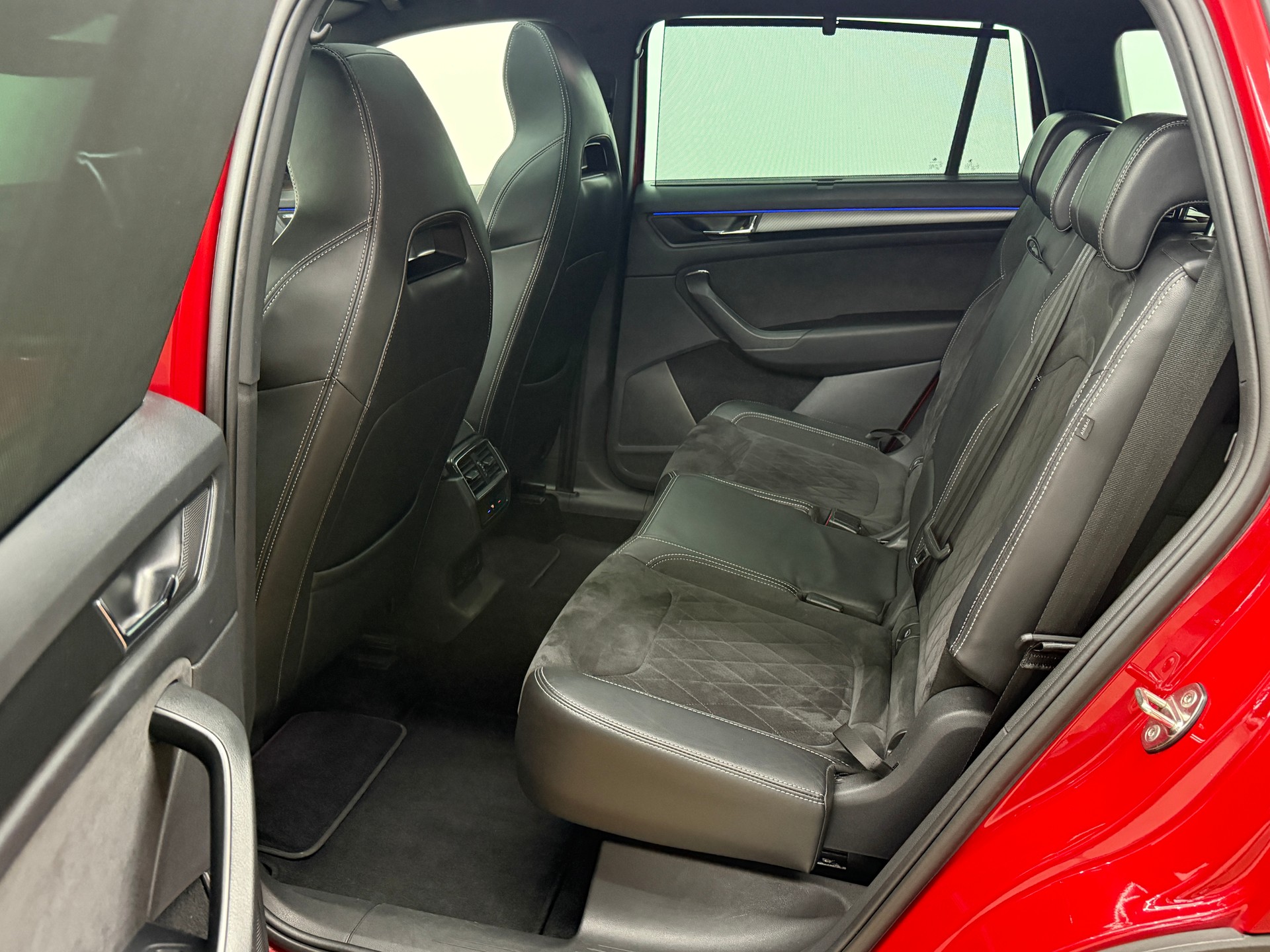 SKODA Kodiaq 2.0 TDI CR Sport Line 4x4 DSG ~AHK~7-PLÄTZER~-image-21