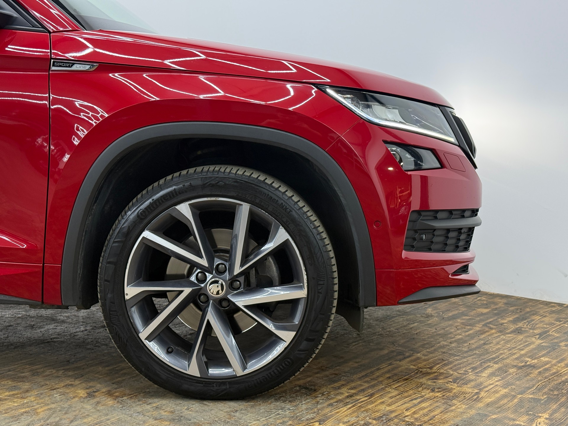 SKODA Kodiaq 2.0 TDI CR Sport Line 4x4 DSG ~AHK~7-PLÄTZER~-image-16
