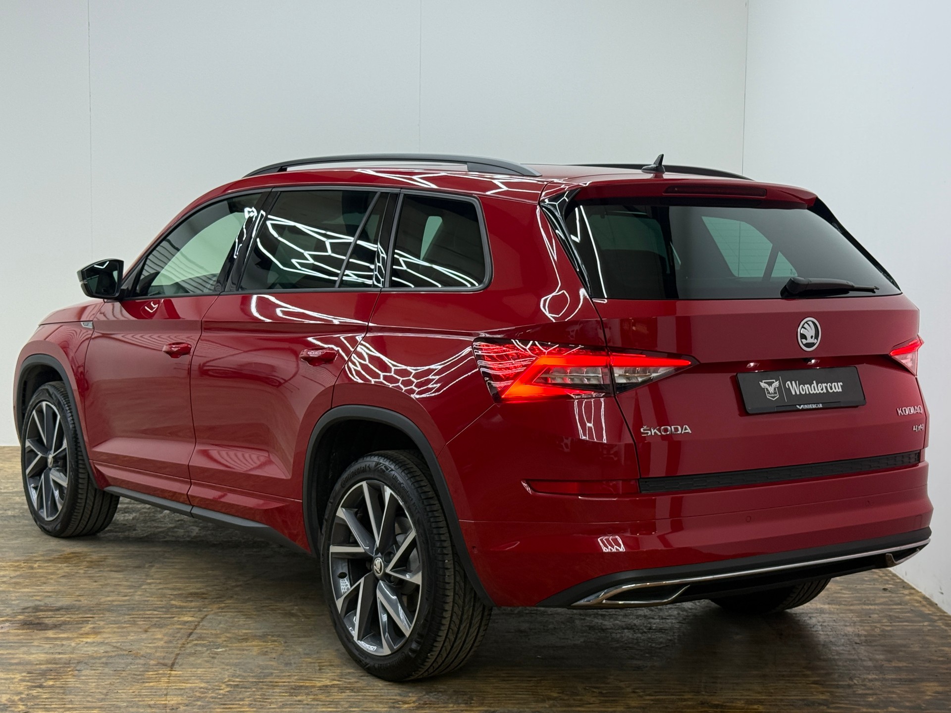 SKODA Kodiaq 2.0 TDI CR Sport Line 4x4 DSG ~AHK~7-PLÄTZER~-image-9