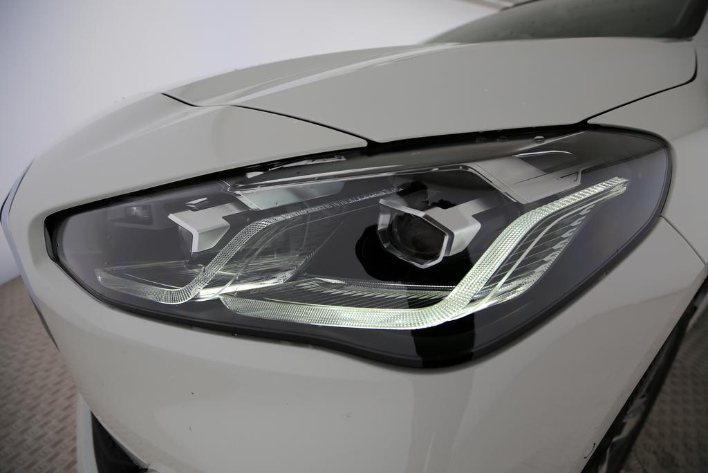 BMW 218d Active Tourer-image-16