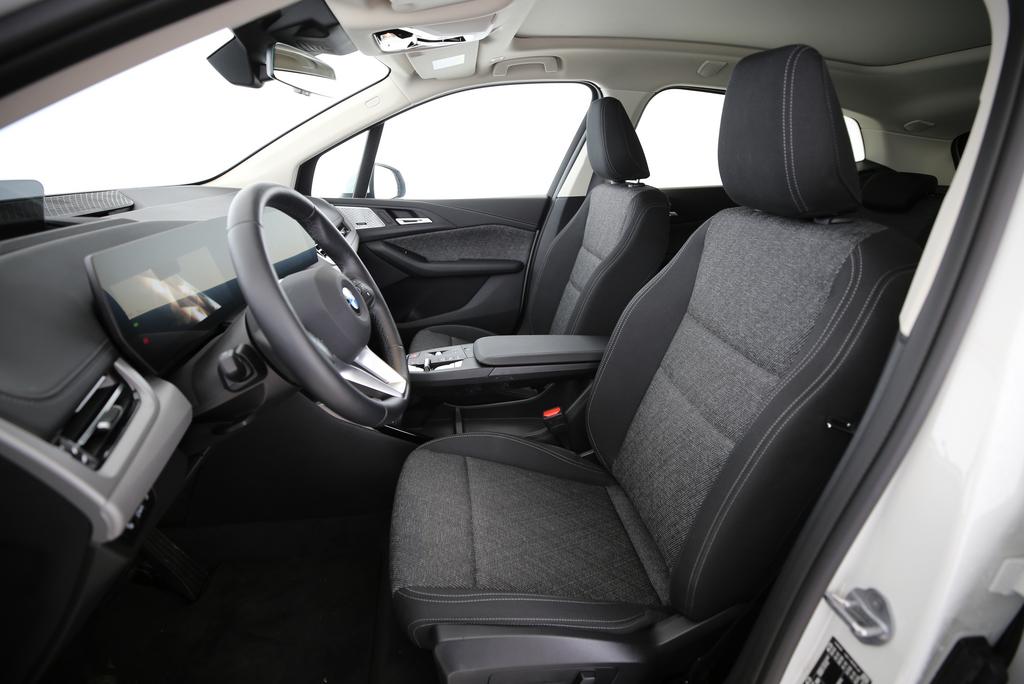 BMW 218d Active Tourer-showroom-element-2