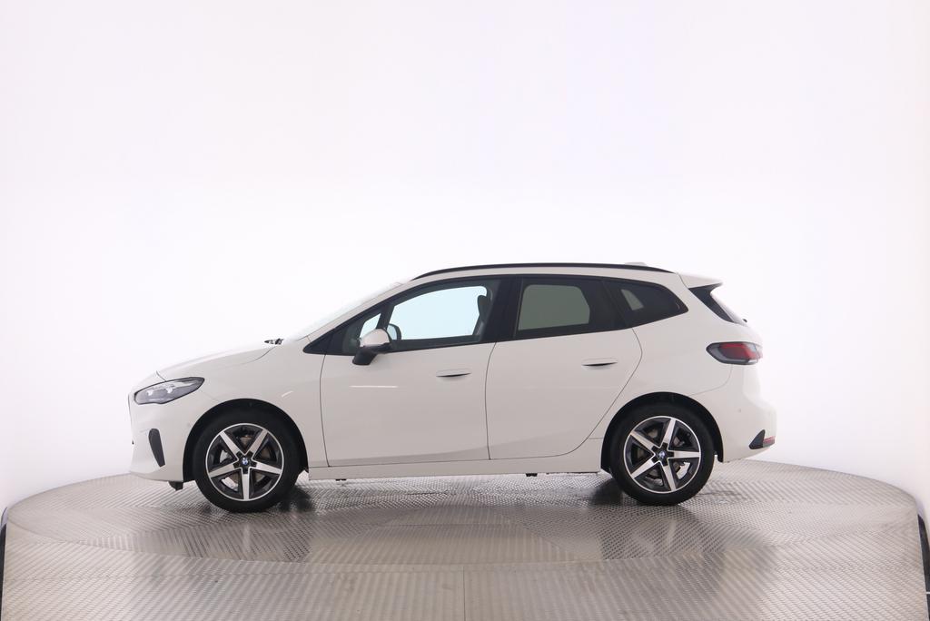 BMW 218d Active Tourer-showroom-element-3