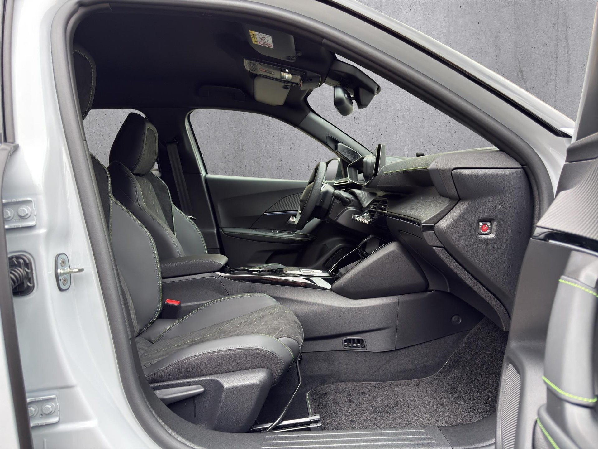 PEUGEOT 2008 1.2 Hybrid 145 GT-image-15