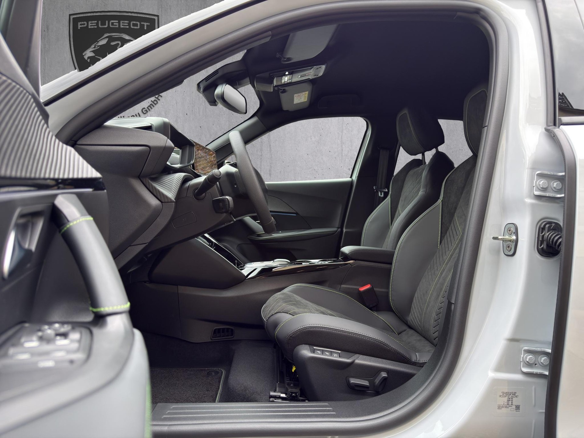 PEUGEOT 2008 1.2 Hybrid 145 GT-image-8