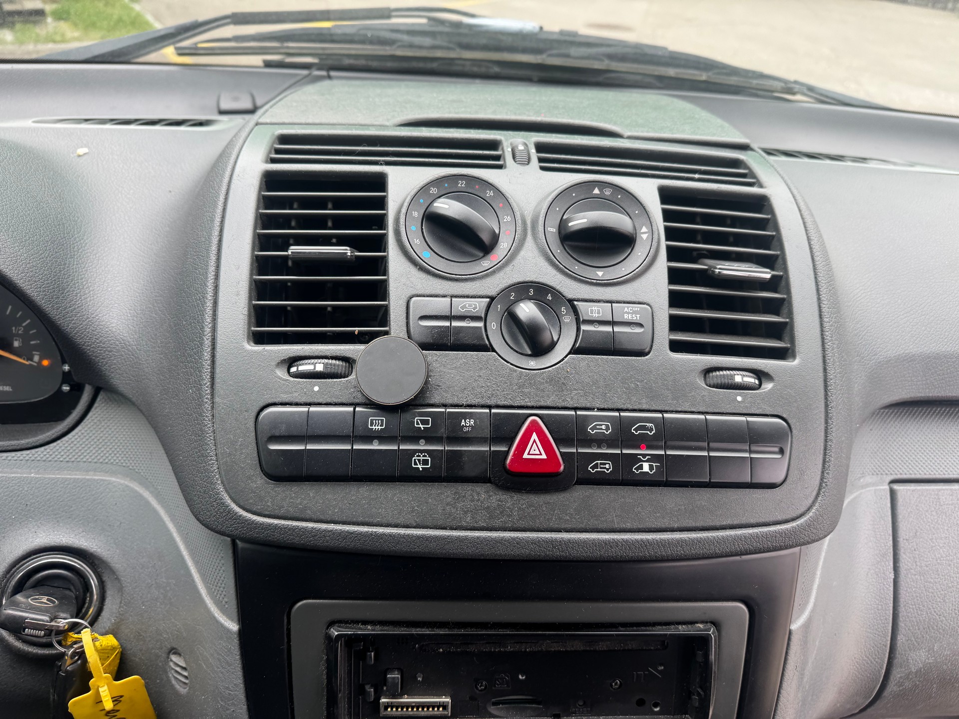 MERCEDES-BENZ 111 CDI-image-11