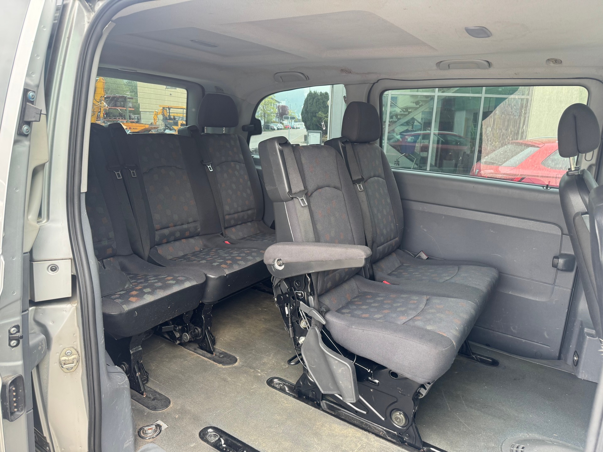 MERCEDES-BENZ 111 CDI-image-9