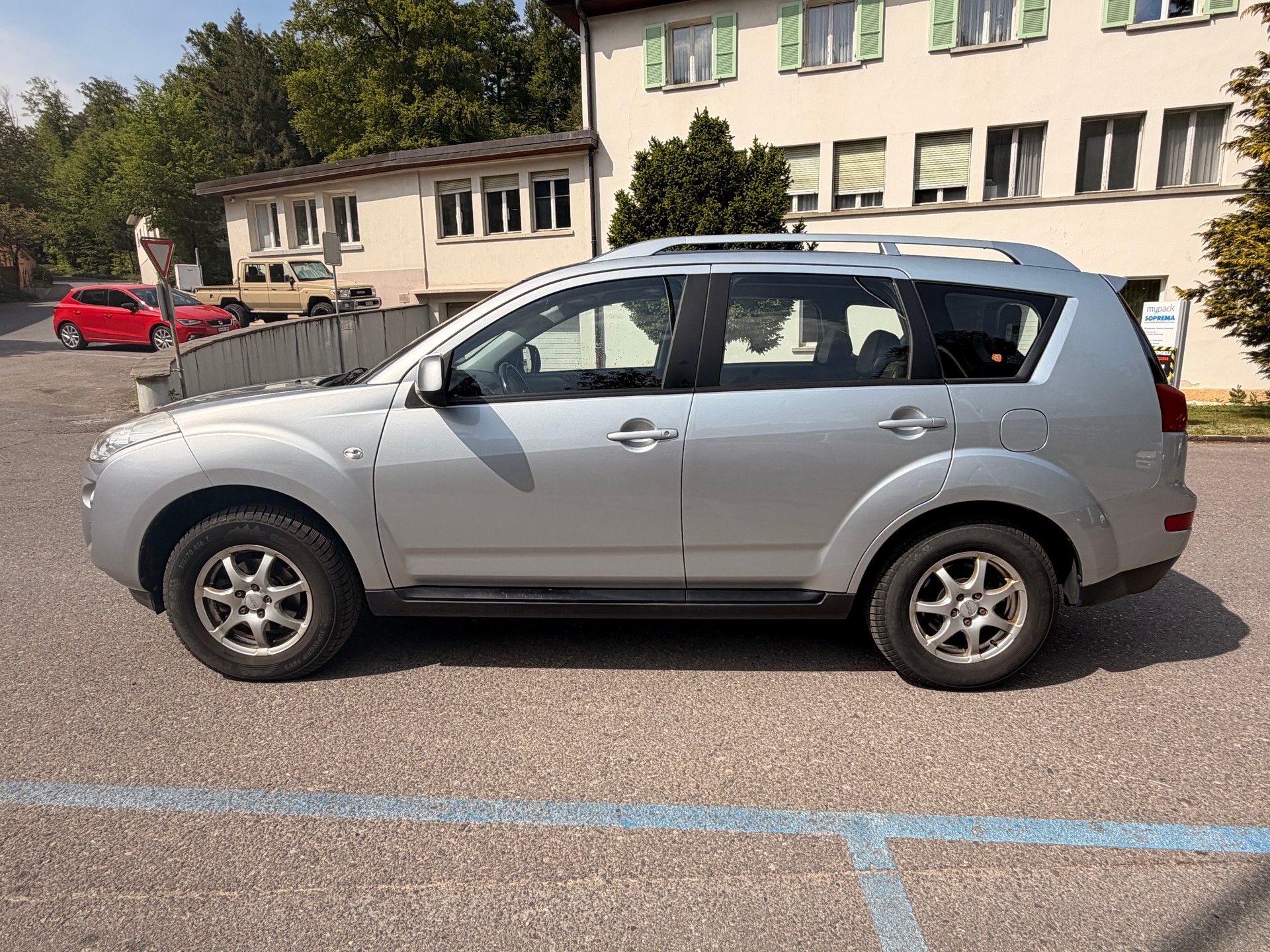 PEUGEOT 4007 2.4 Platinum Edition CVT-showroom-element-2