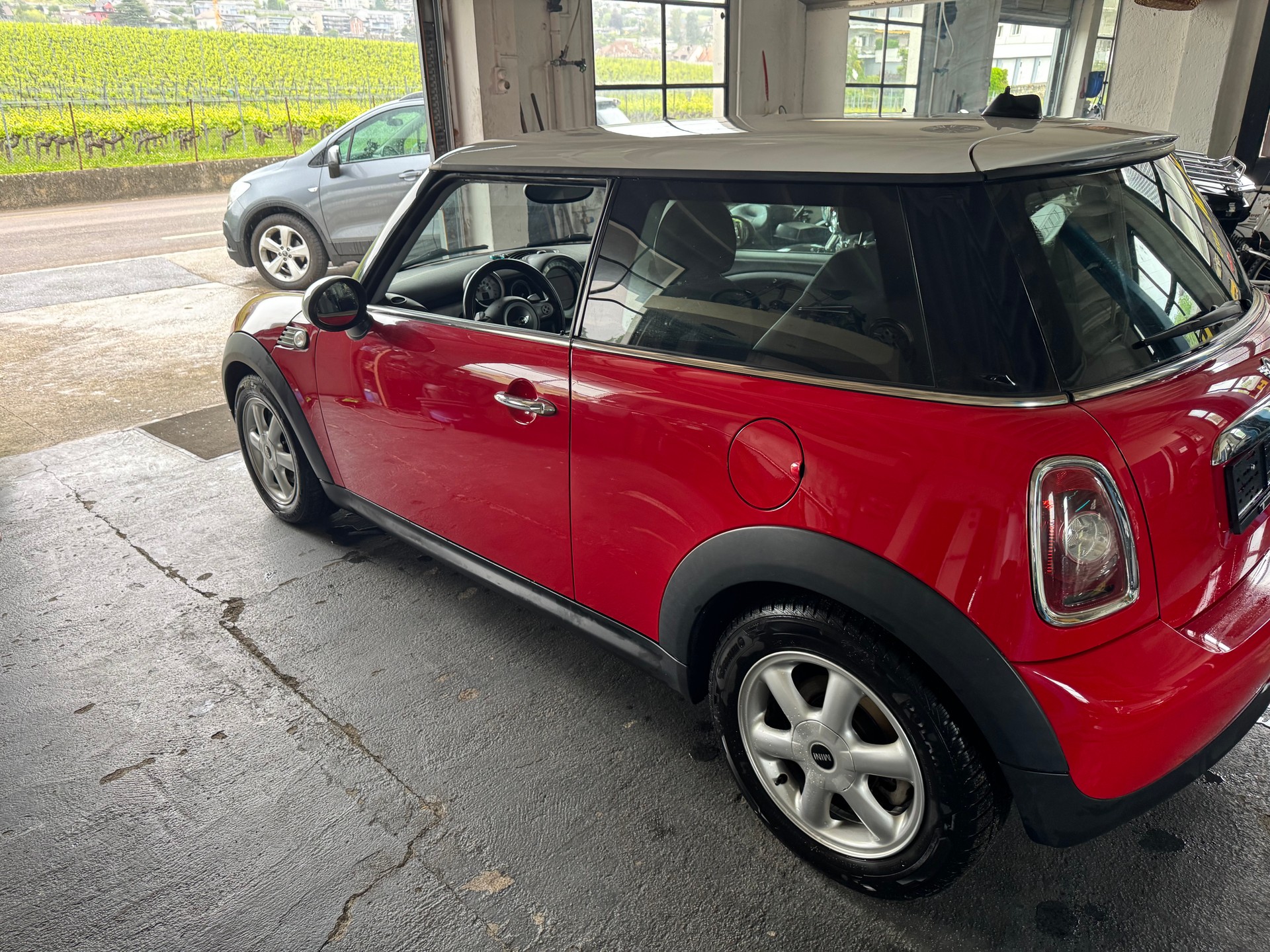 MINI Cooper-image-1