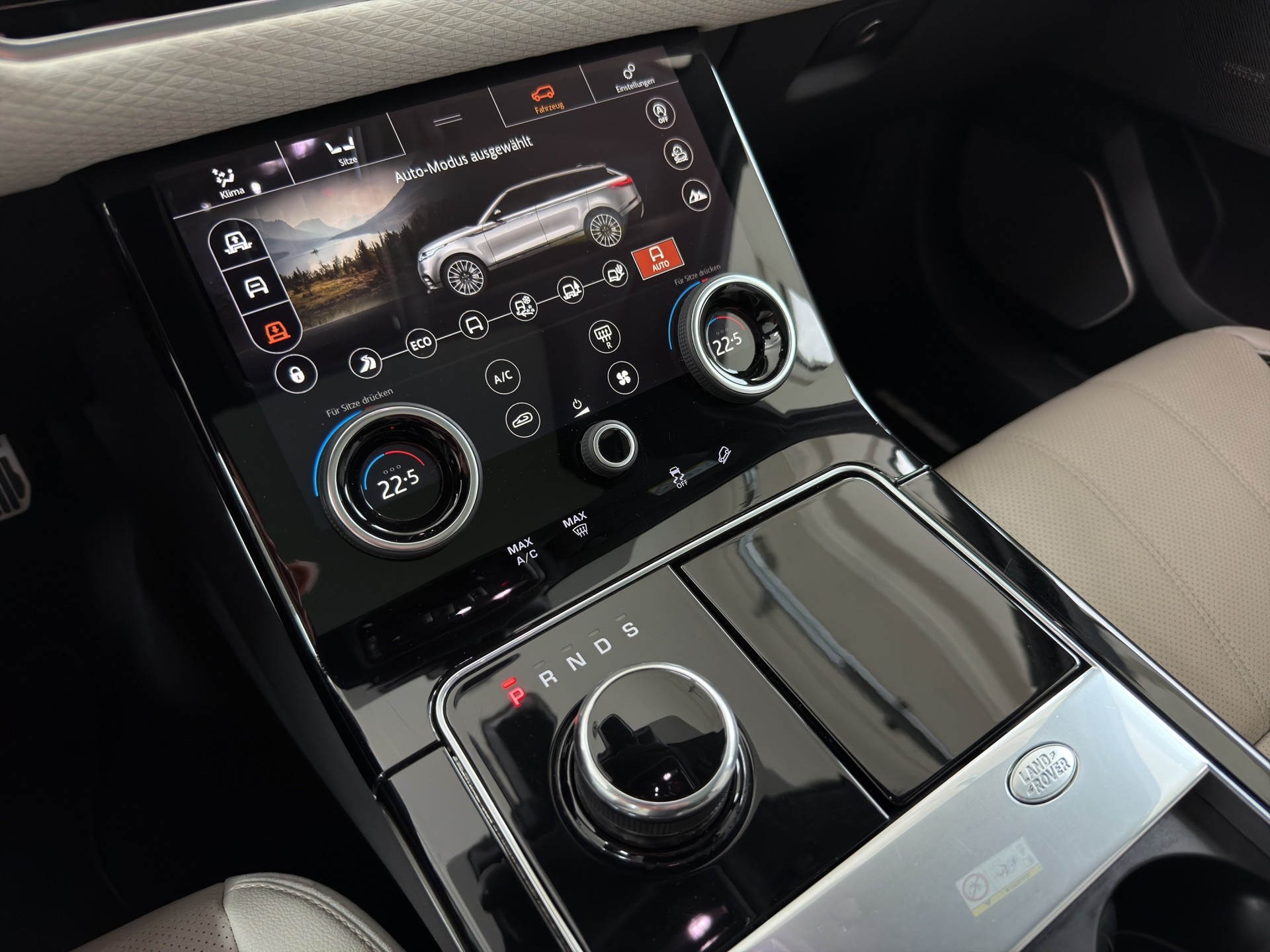 LAND ROVER Range Rover Velar R-Dynamic P 380 SE Automatic-image-14