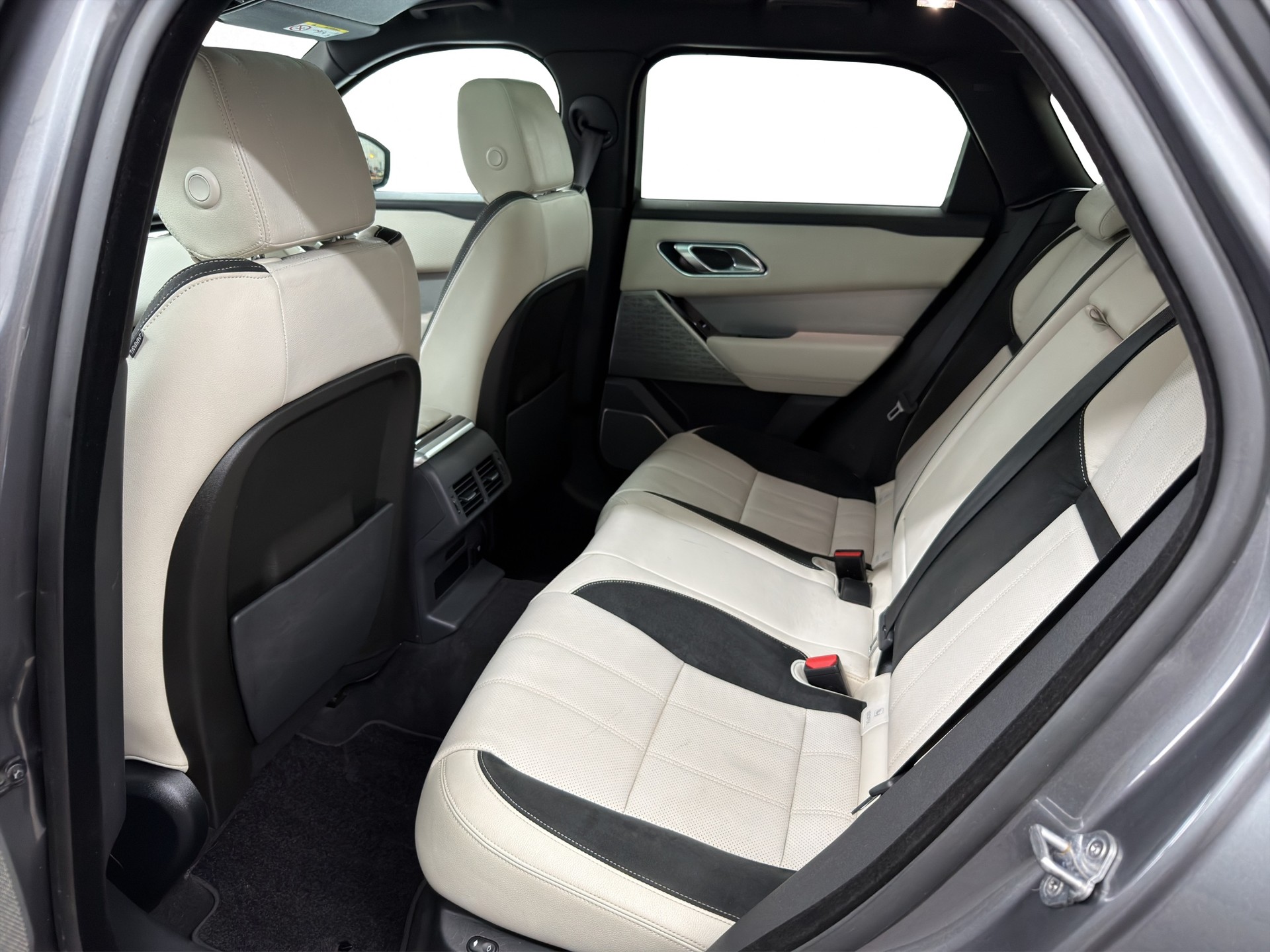 LAND ROVER Range Rover Velar R-Dynamic P 380 SE Automatic-image-18
