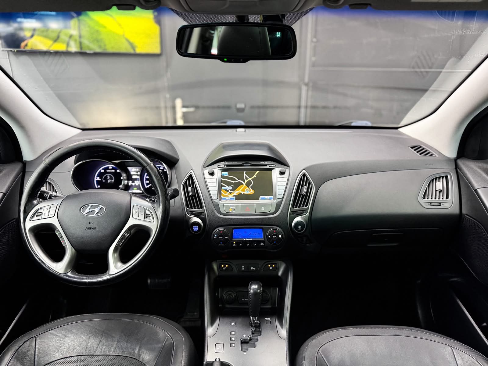 HYUNDAI iX 35 2.0 CRDi Premium 4WD Automatic-image-8