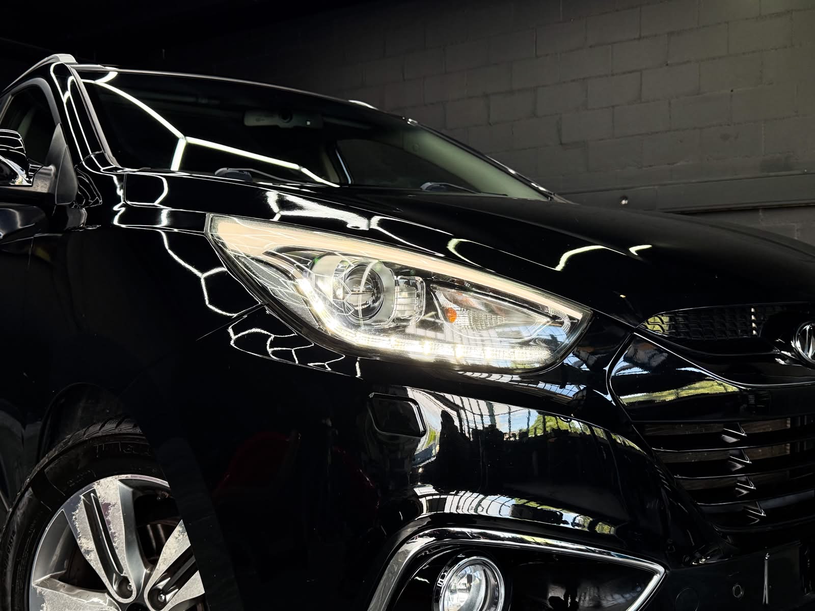 HYUNDAI iX 35 2.0 CRDi Premium 4WD Automatic-showroom-element-1
