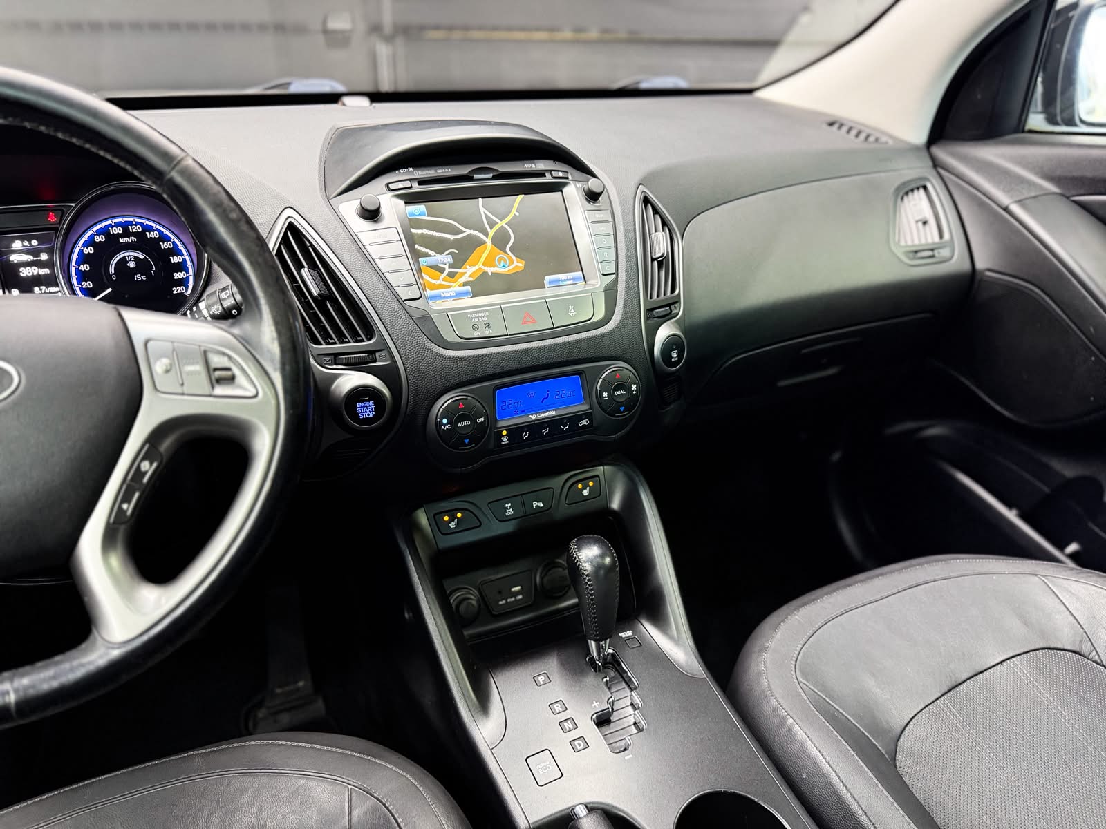 HYUNDAI iX 35 2.0 CRDi Premium 4WD Automatic-image-13
